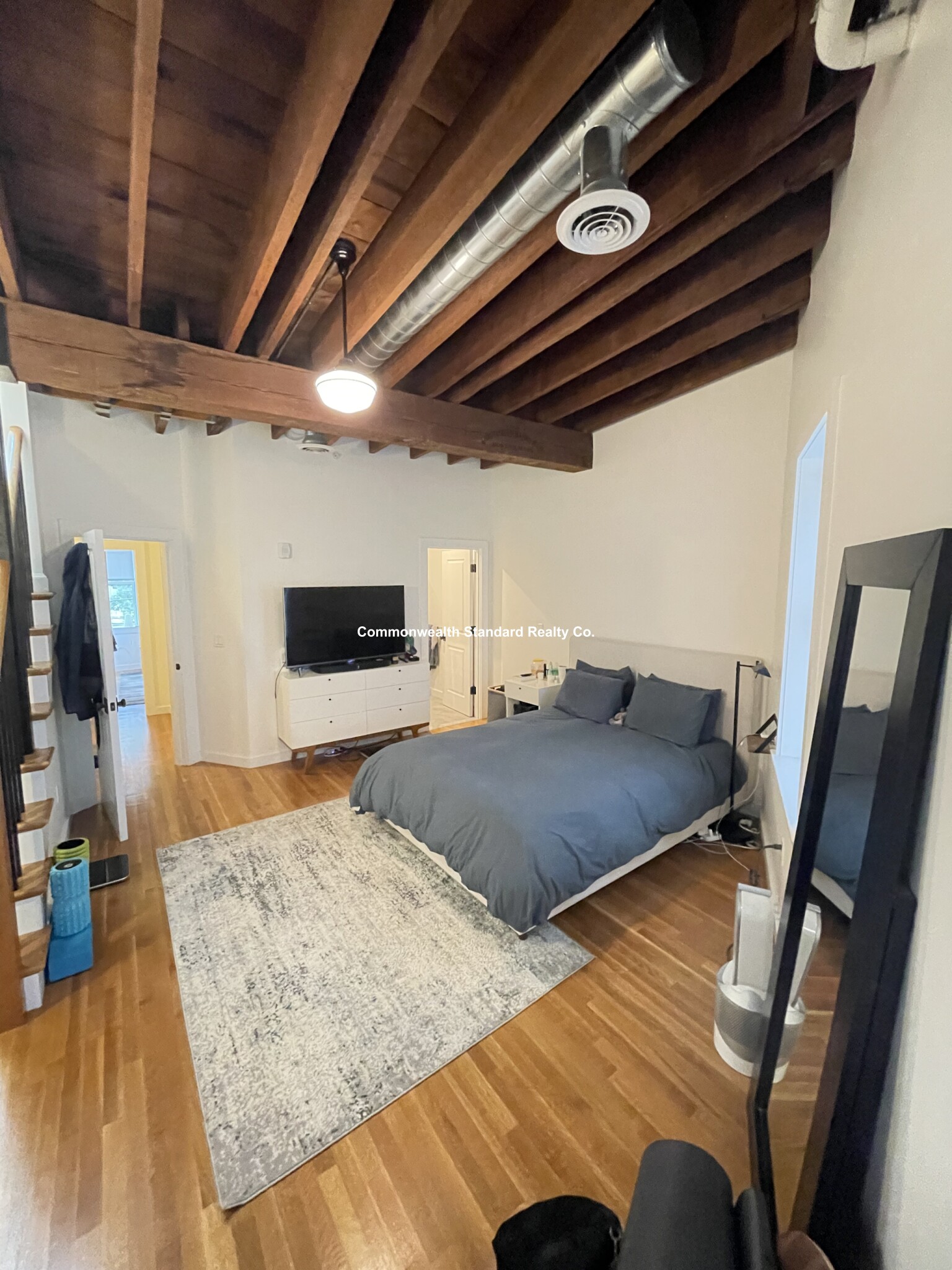 17 Saint Marys Ct, Longwood