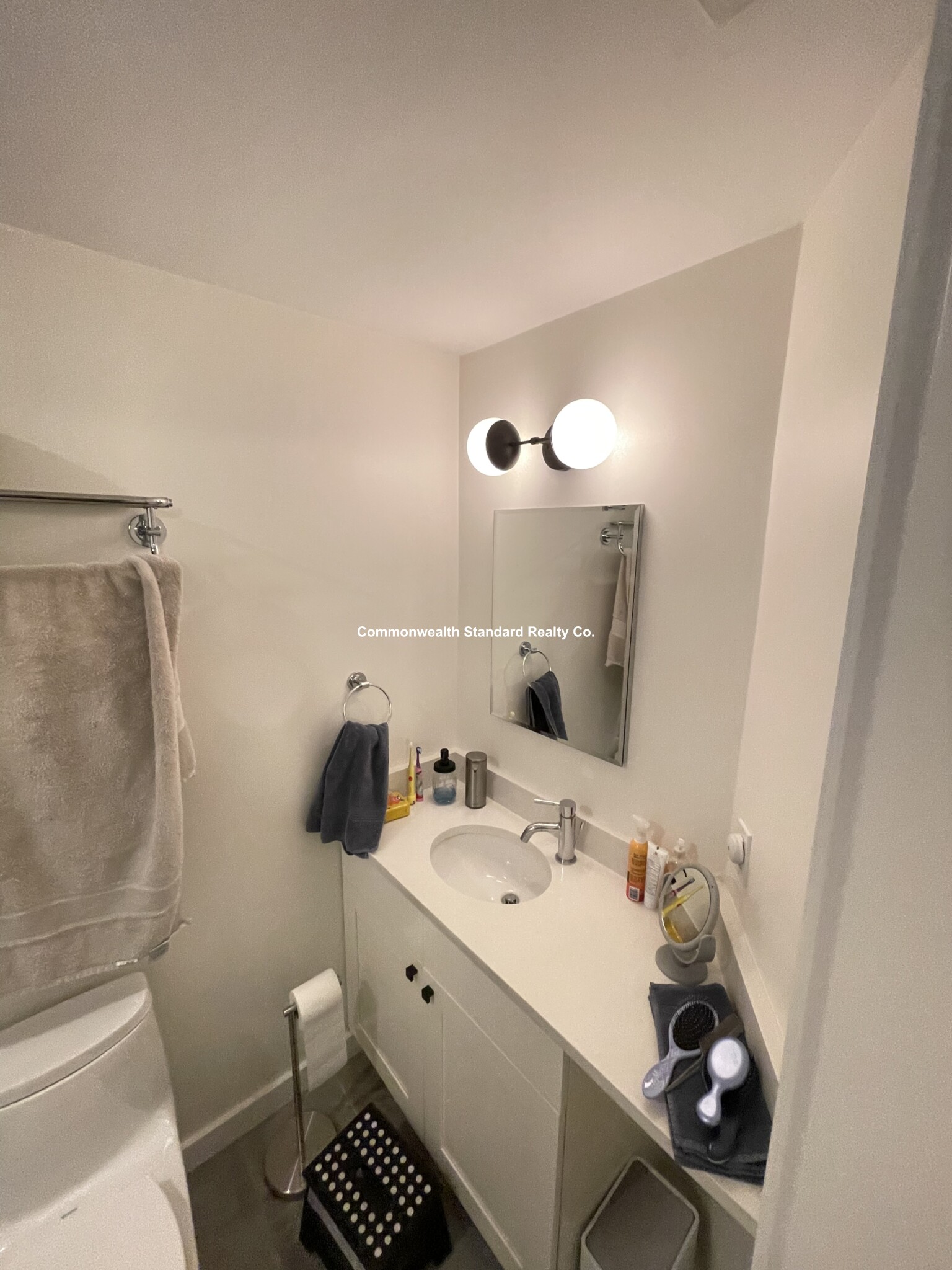 17 Saint Marys Ct, Longwood