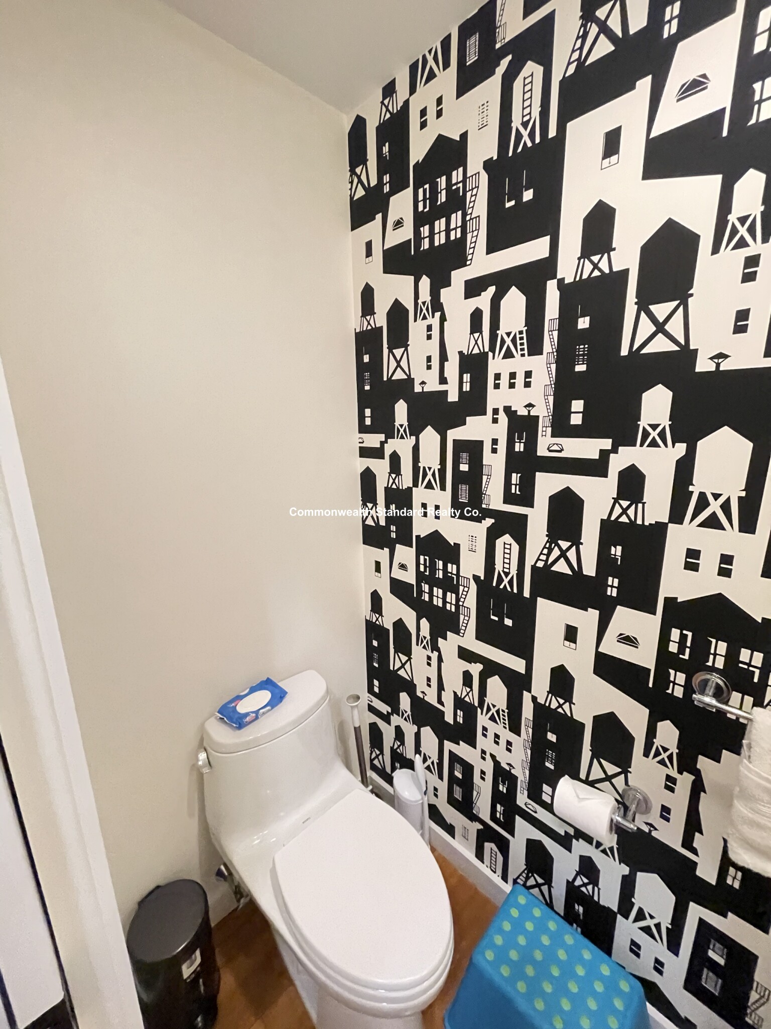 17 Saint Marys Ct, Longwood