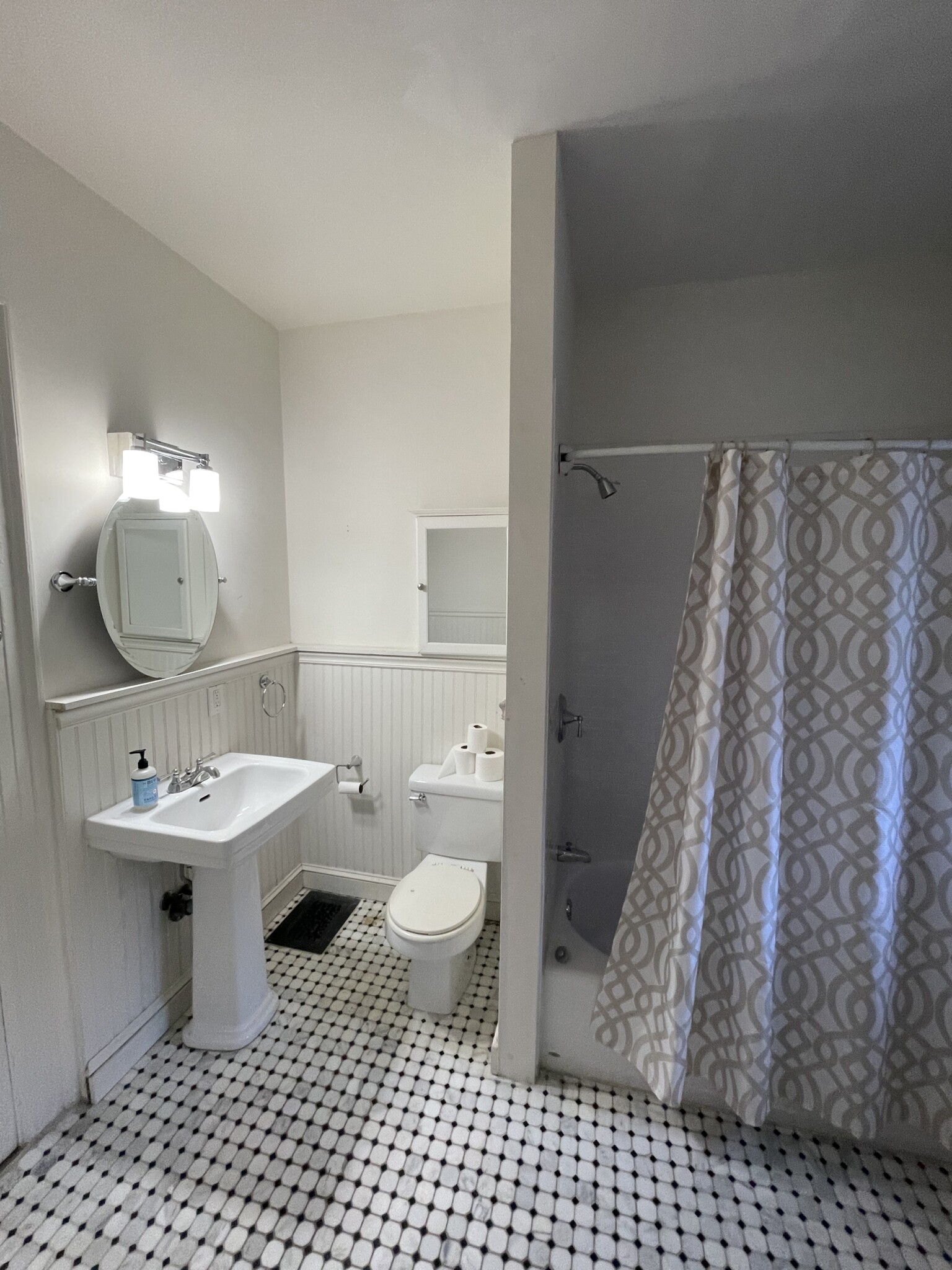 174 Bay State Rd, Fenway