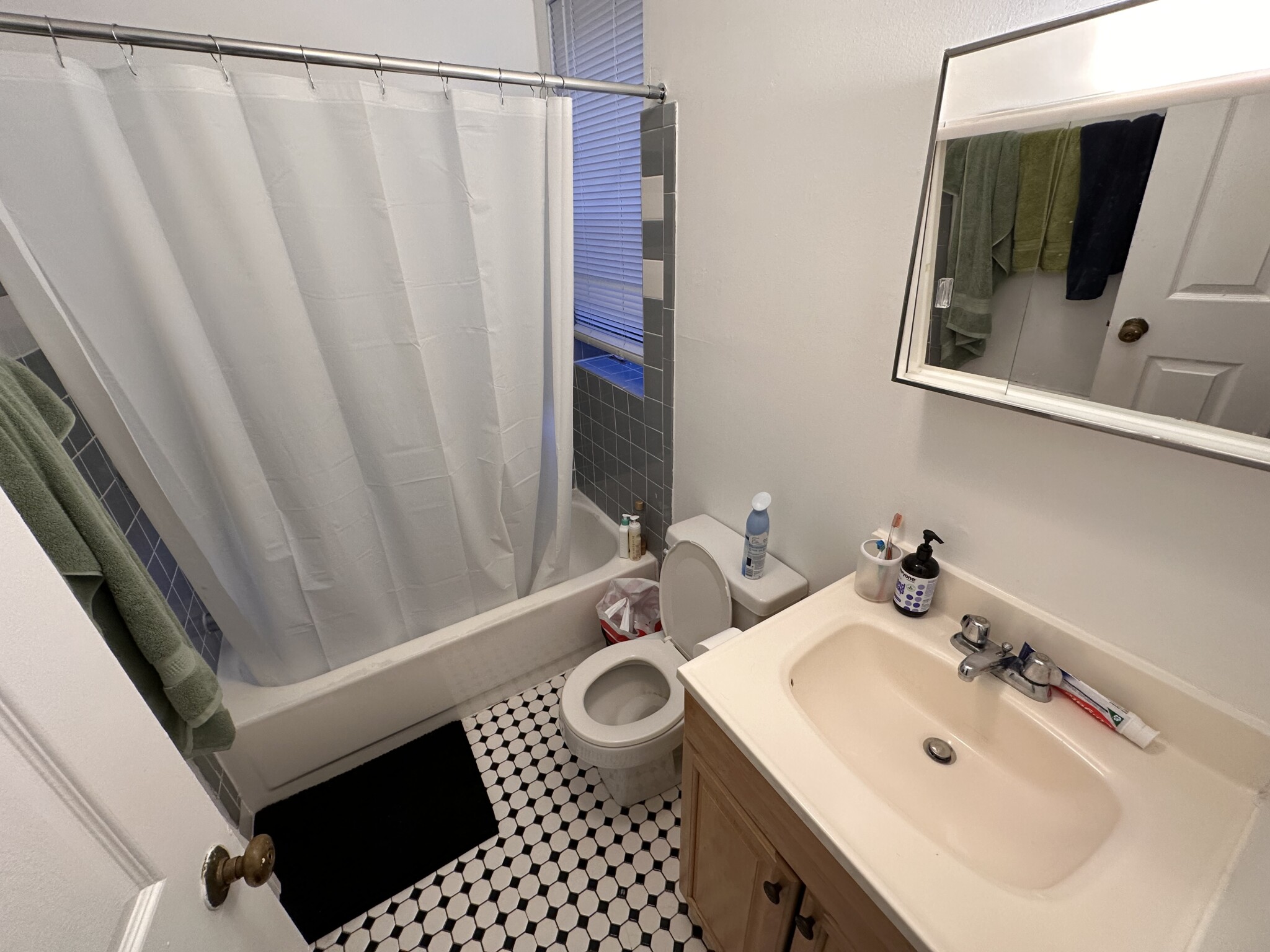 829 Beacon St, Fenway