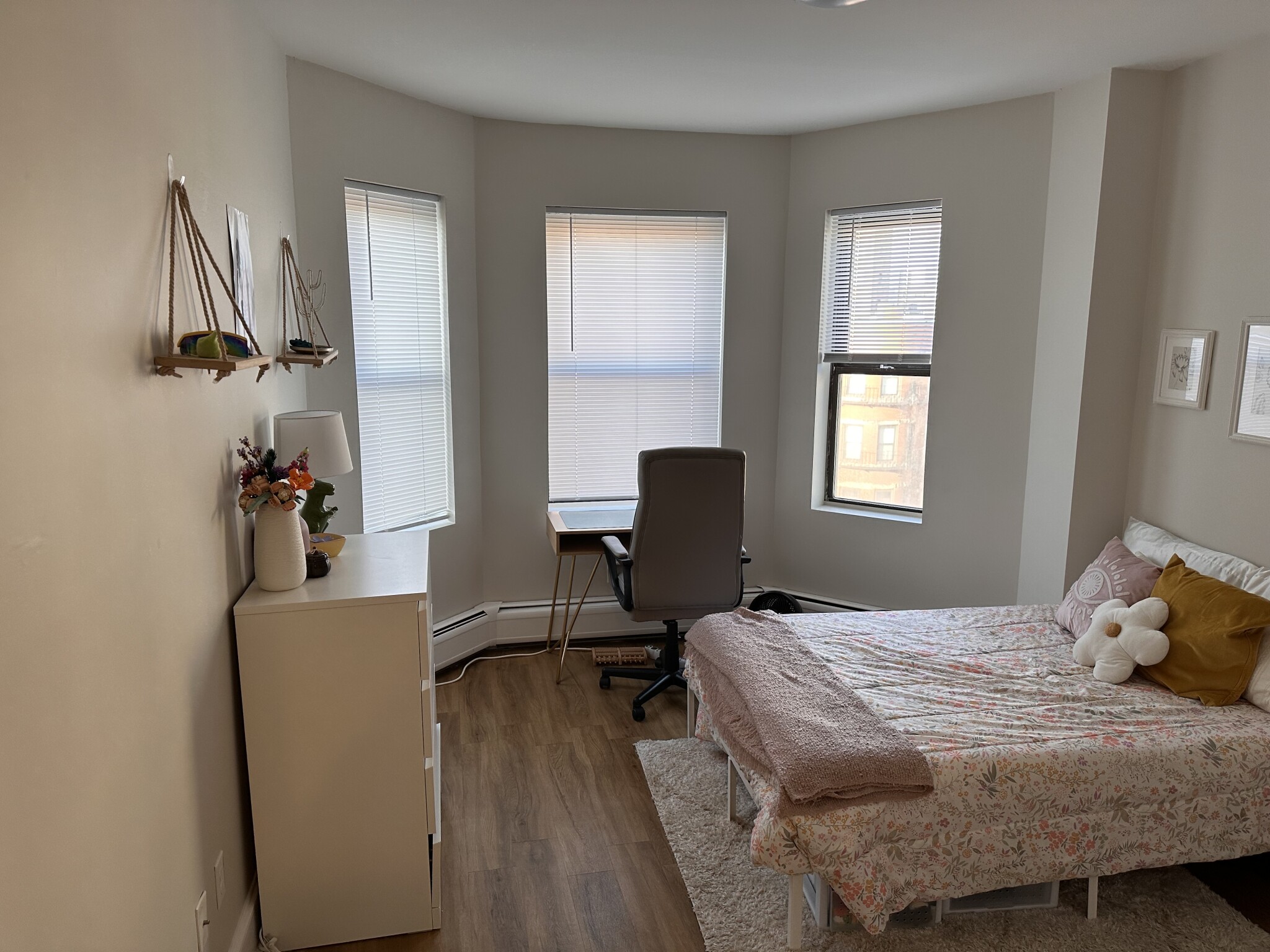 833 Beacon St, Fenway