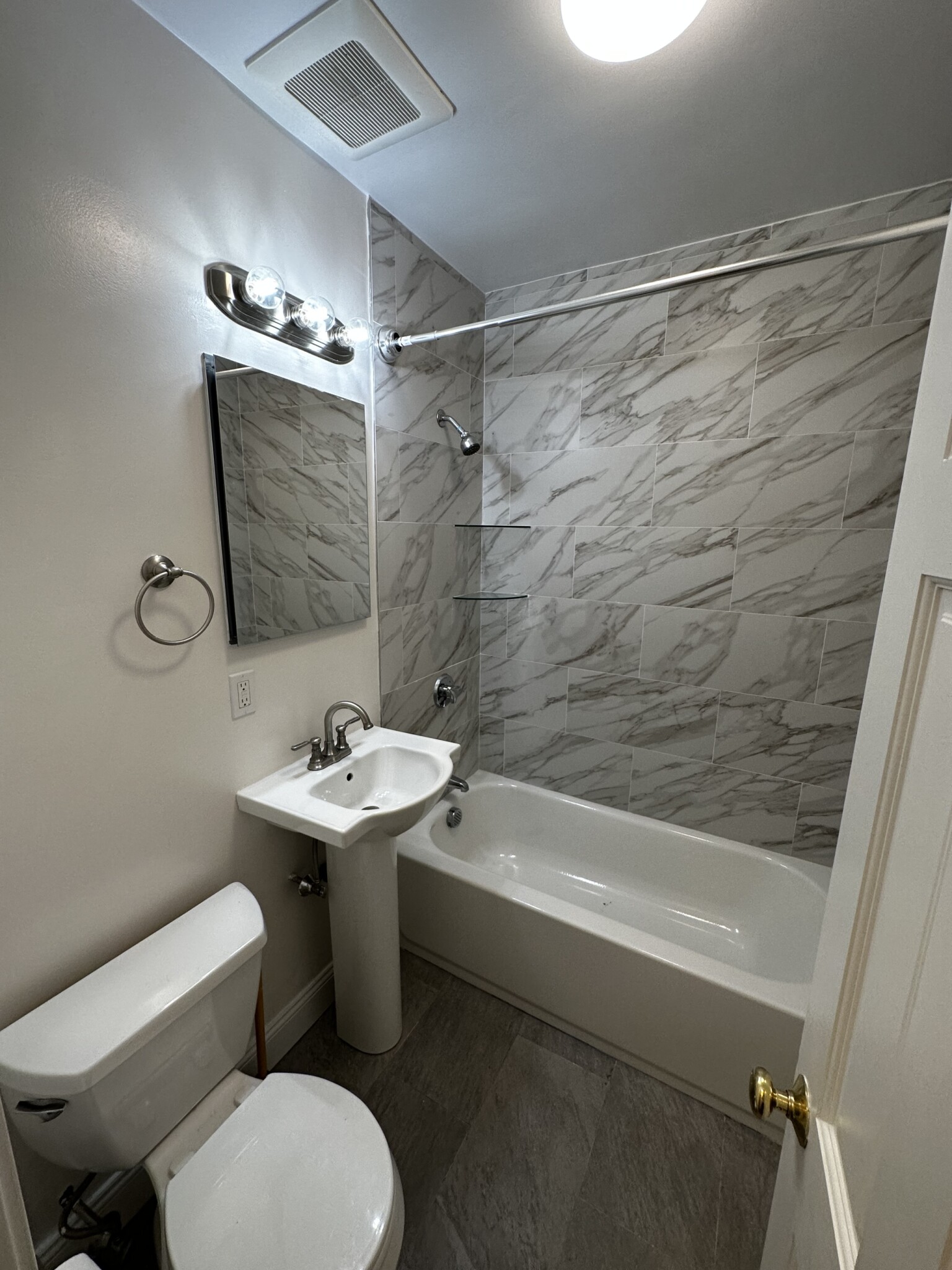 92 West Cedar St, Beacon Hill