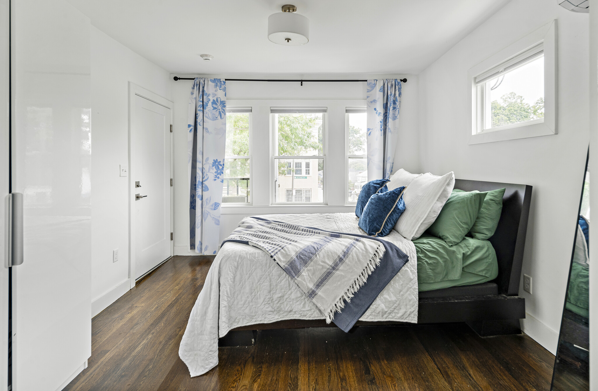 4438 Washington St, Roslindale