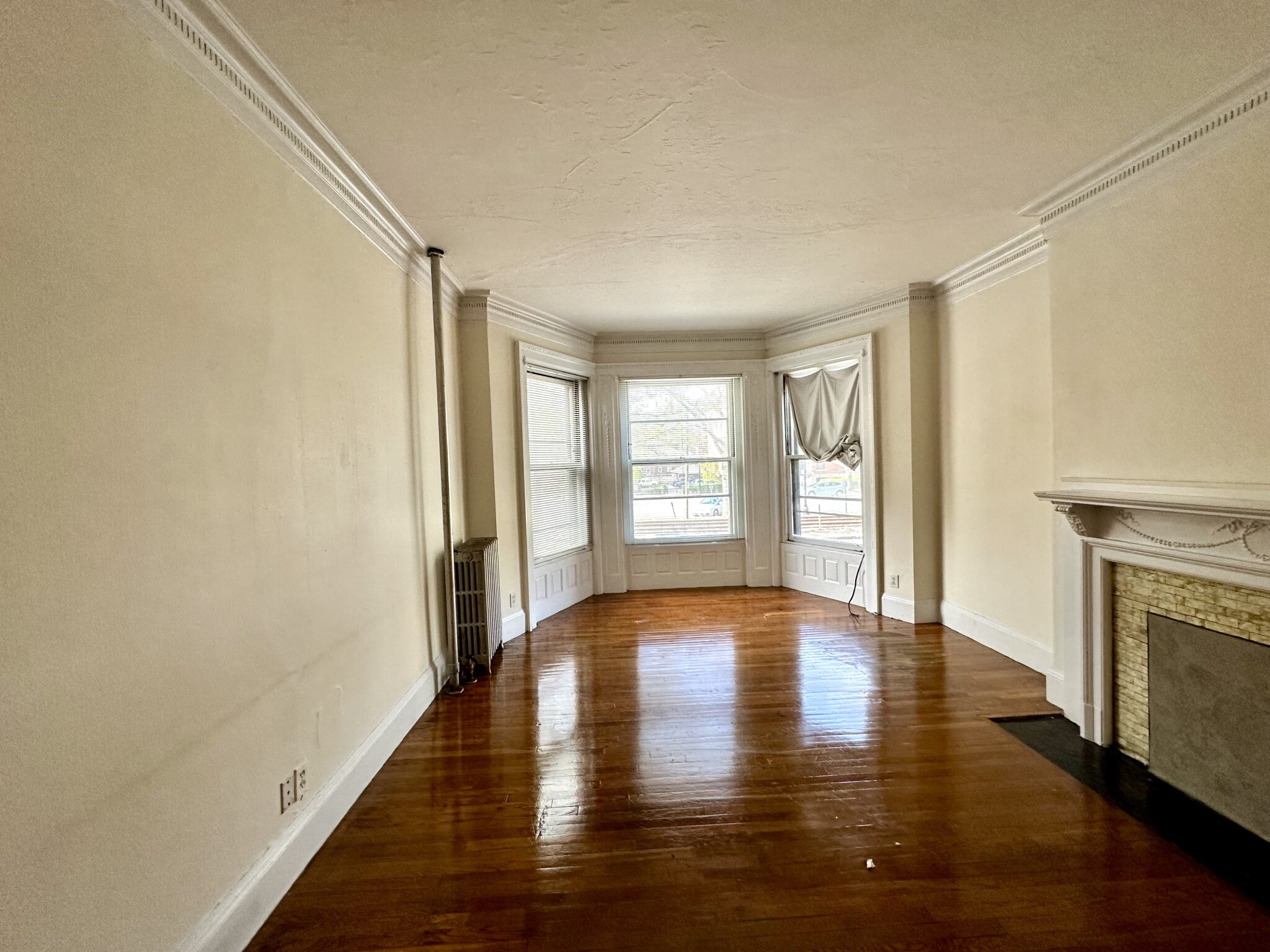 1071 Beacon St, Longwood