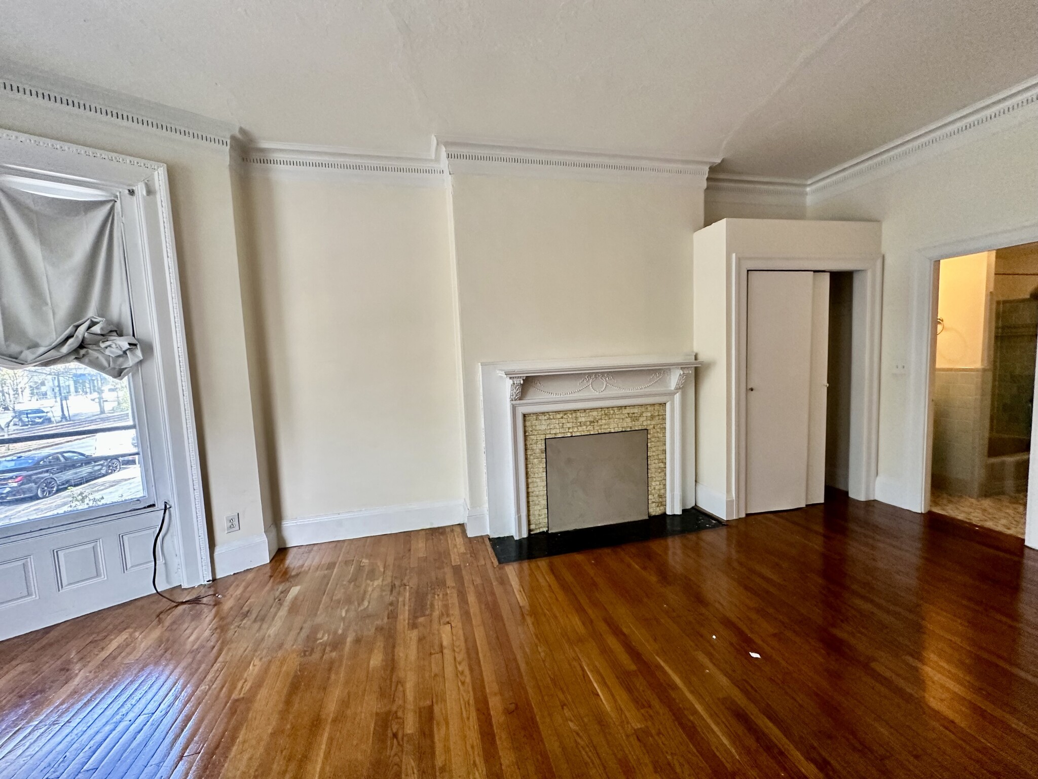 1071 Beacon St, Longwood