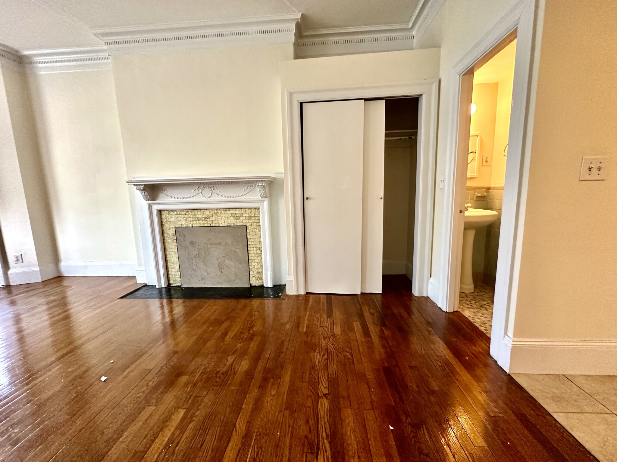 1071 Beacon St, Longwood