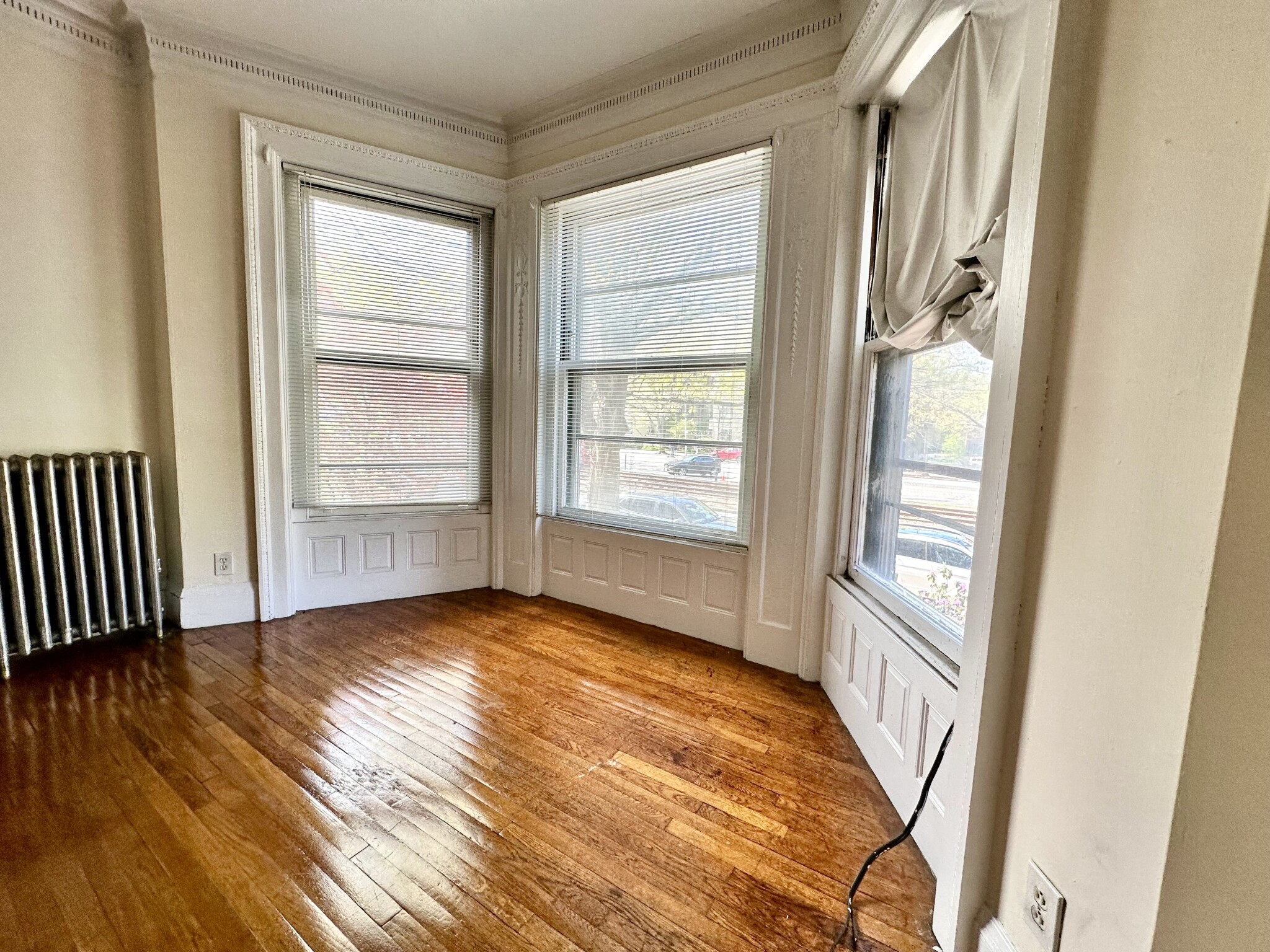 1071 Beacon St, Longwood