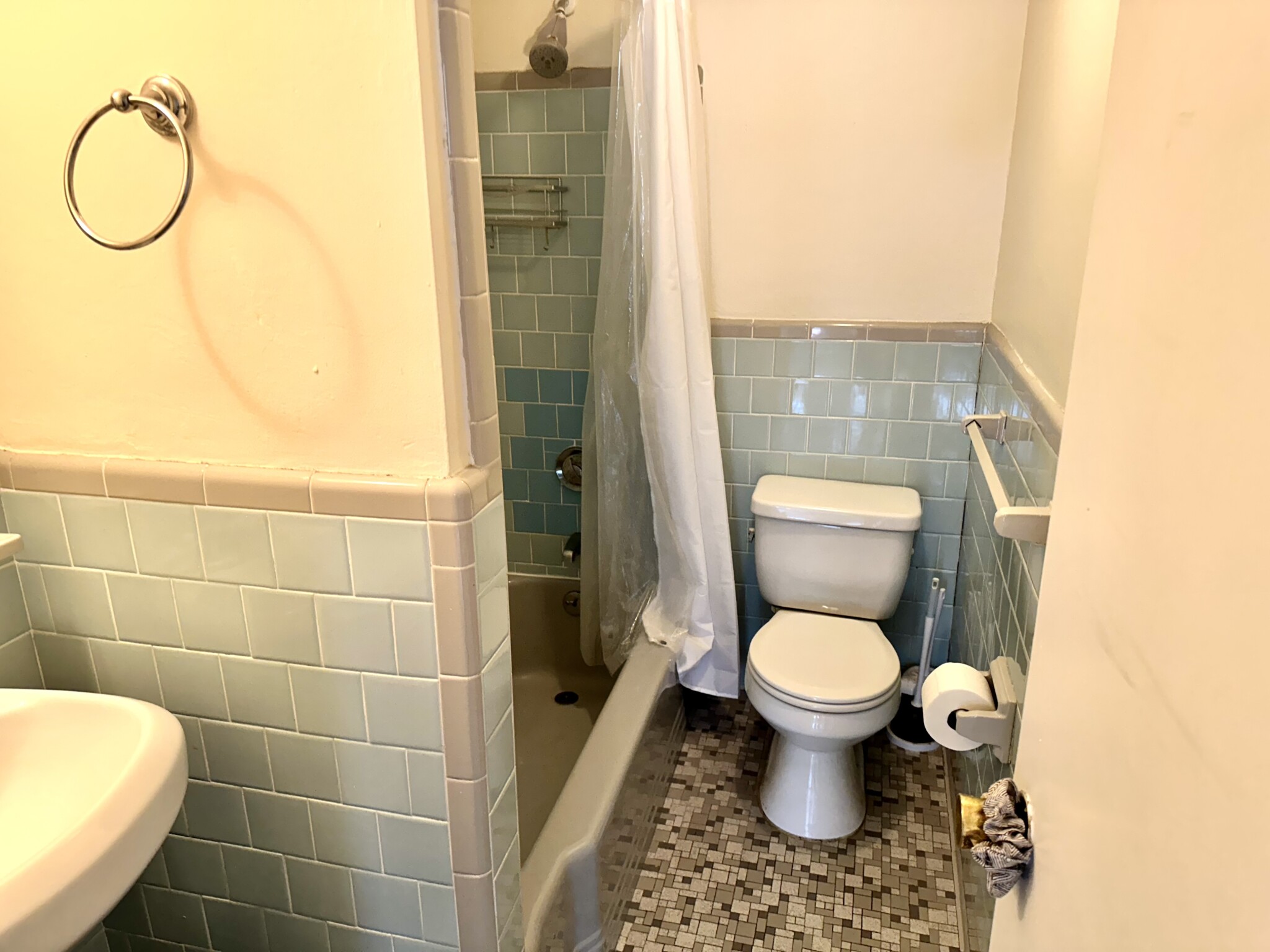 1071 Beacon St, Longwood