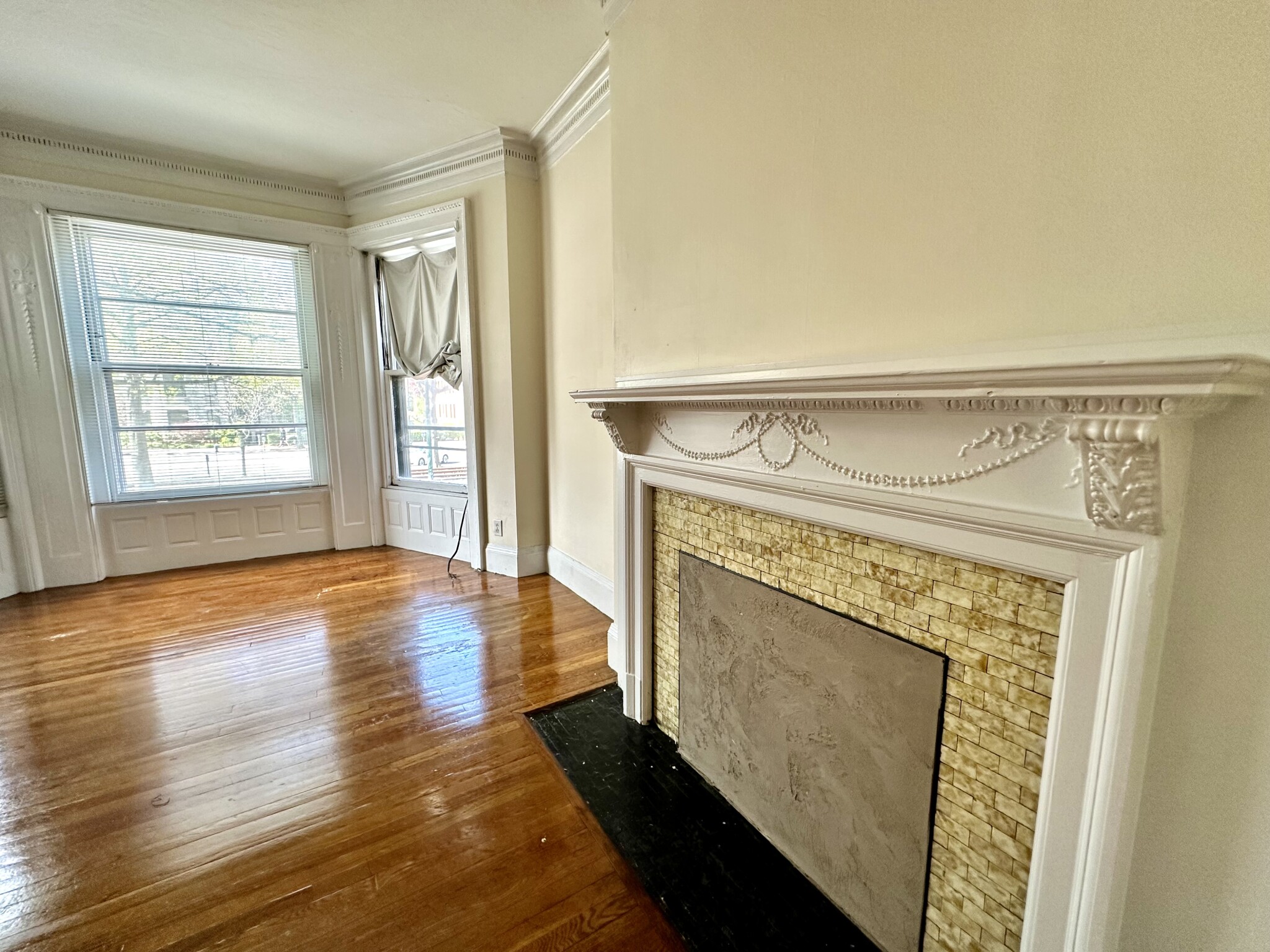 1071 Beacon St, Longwood