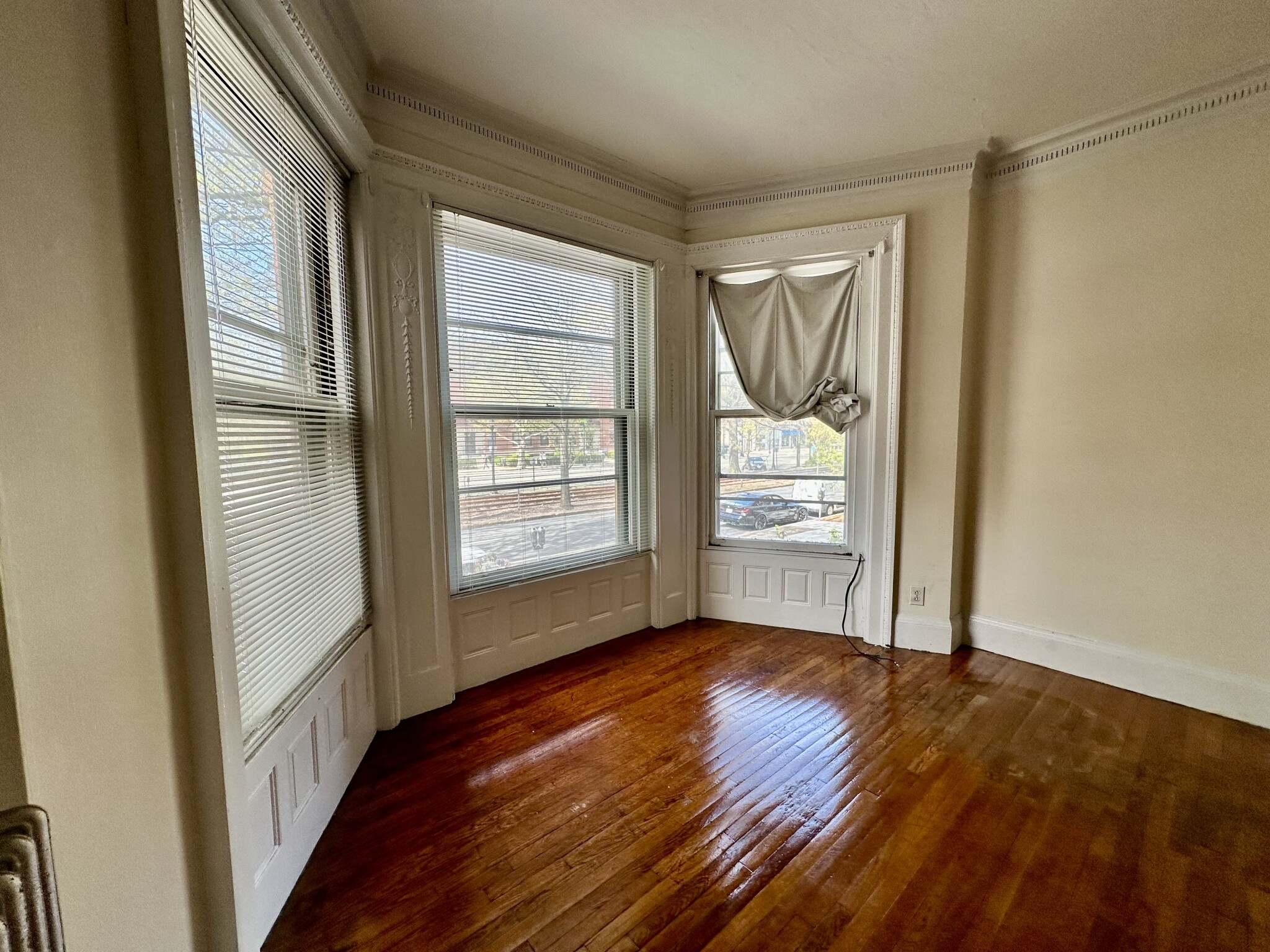 1071 Beacon St, Longwood