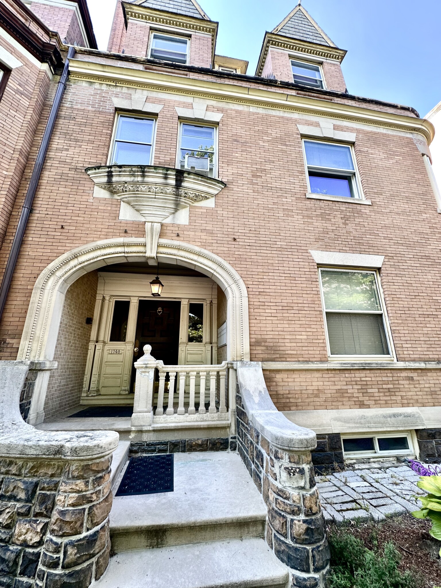 1748 Beacon St, Washington Square