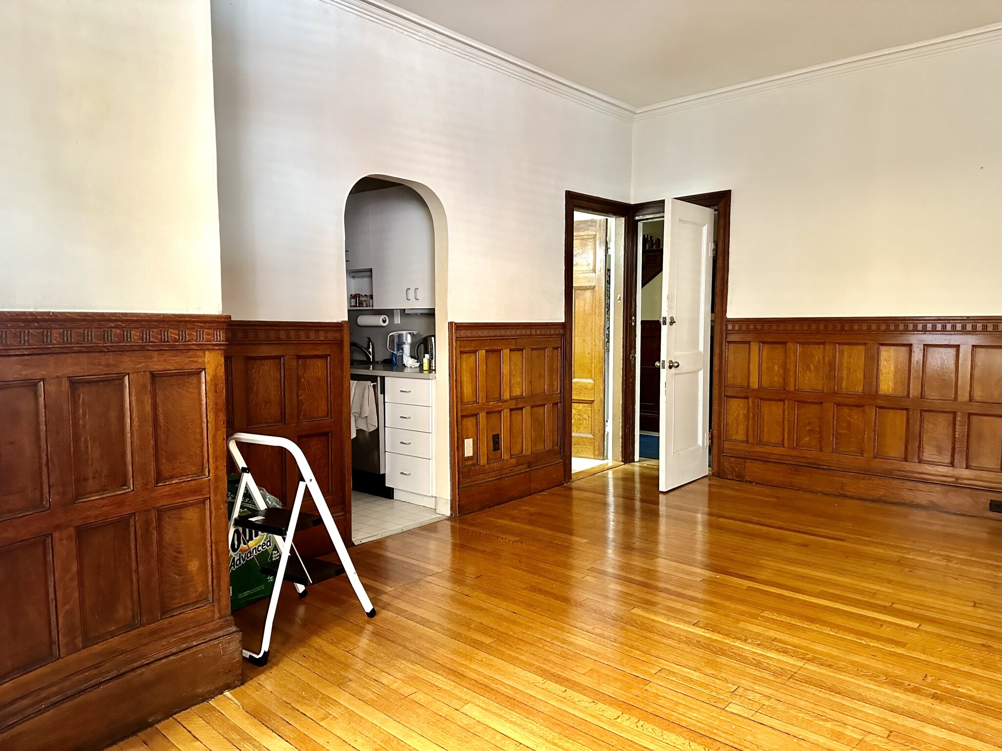 1748 Beacon St, Washington Square