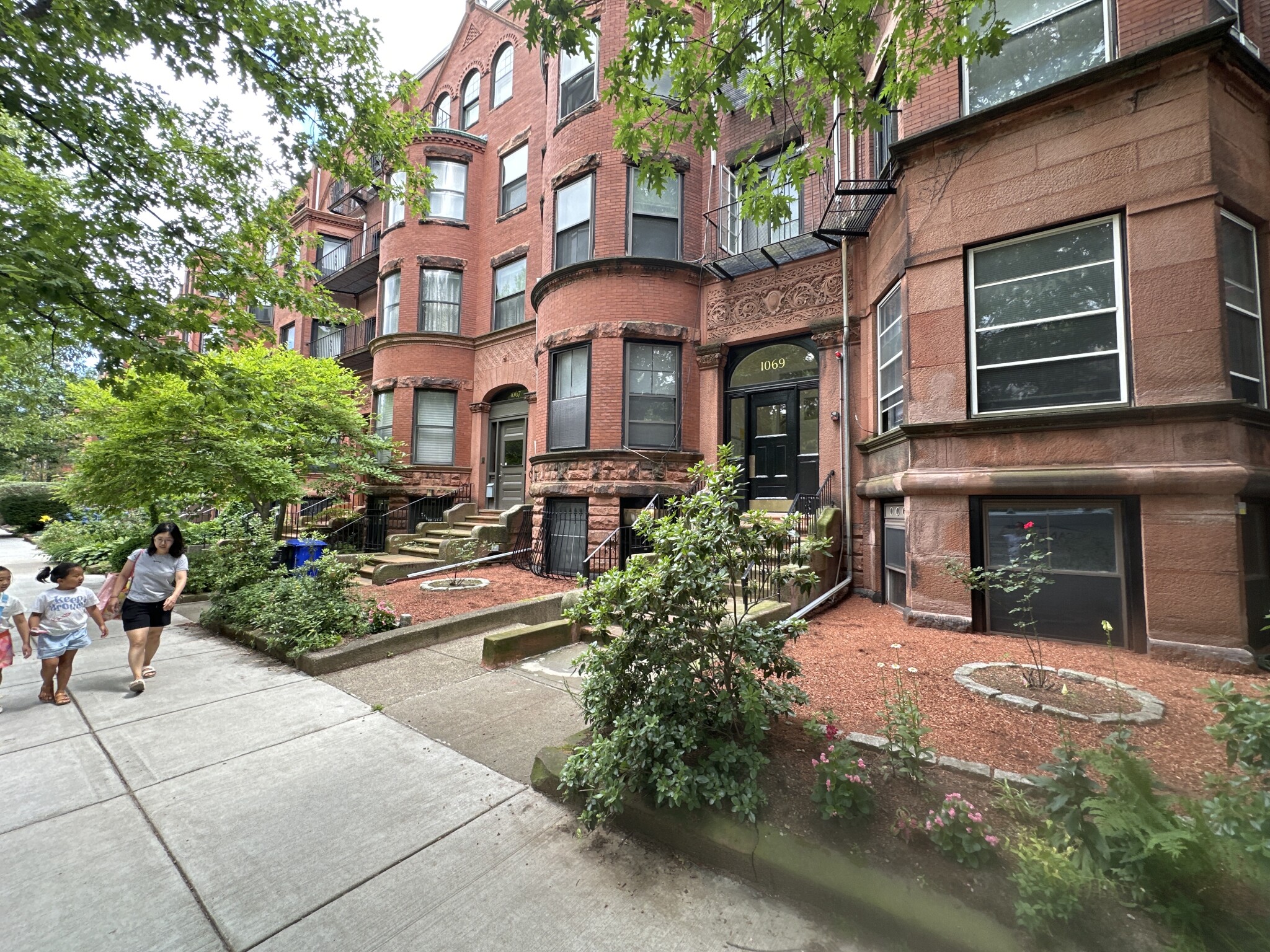 1069 Beacon St, Longwood