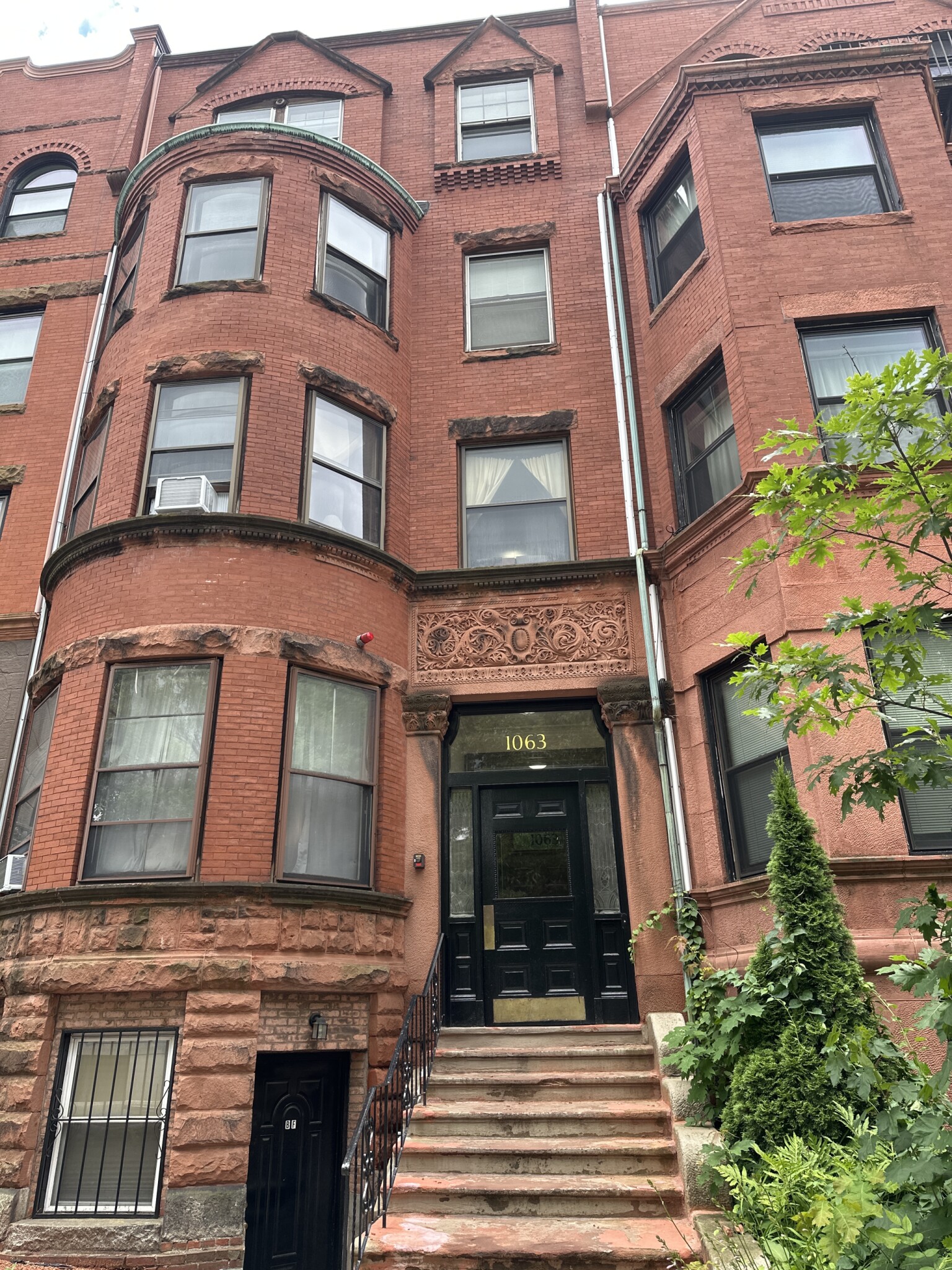 1063 Beacon St, Longwood