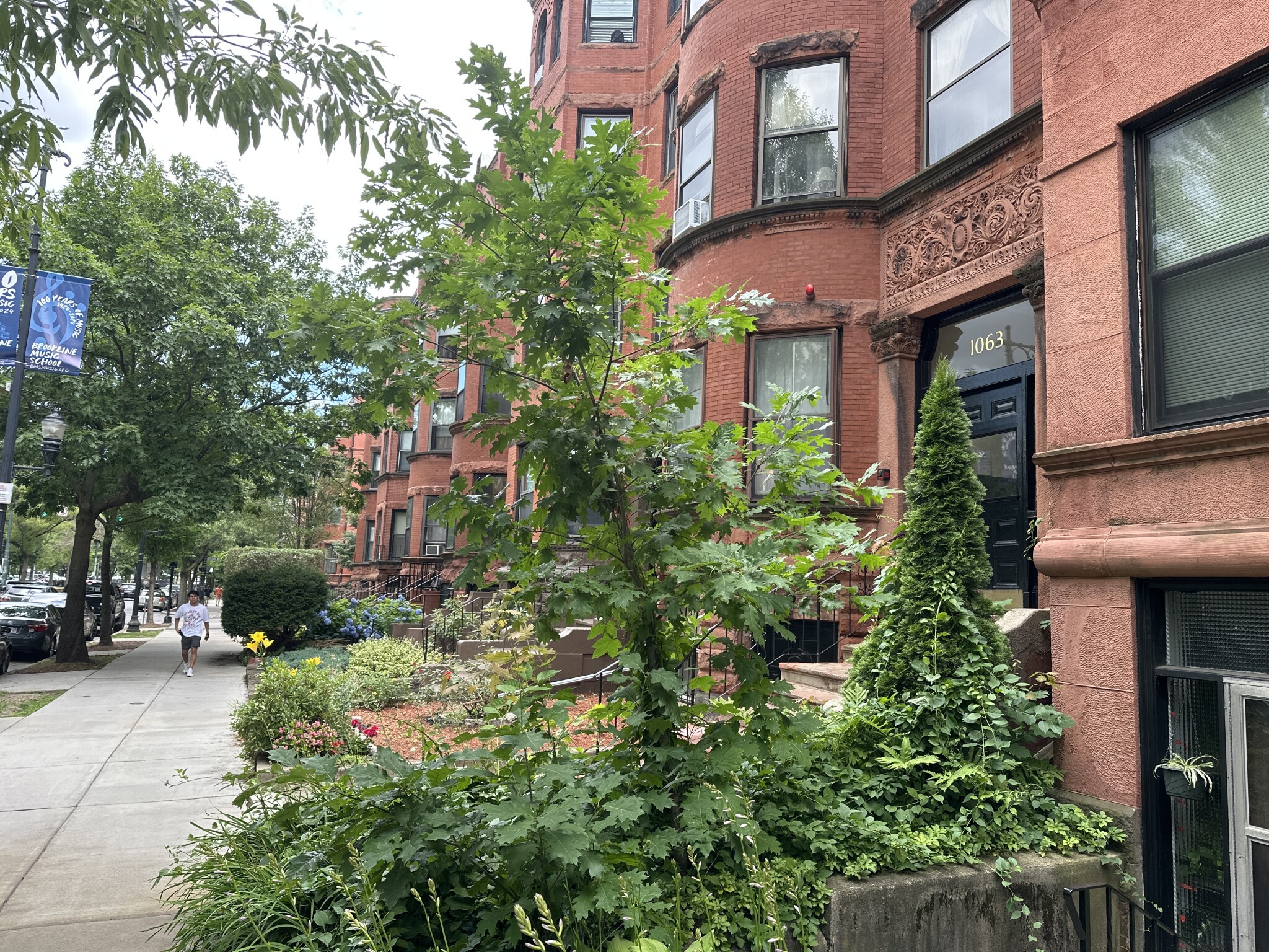 1063 Beacon St, Longwood