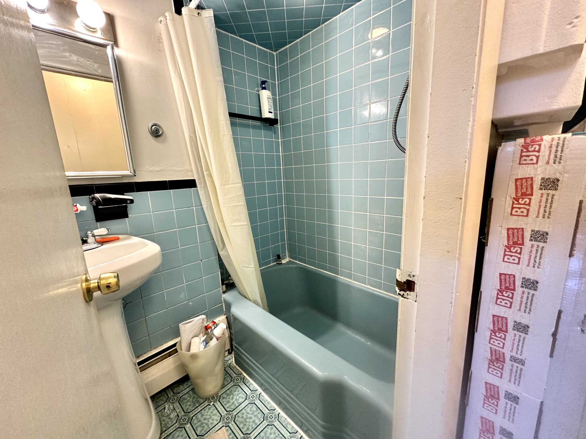 1063 Beacon St, Longwood