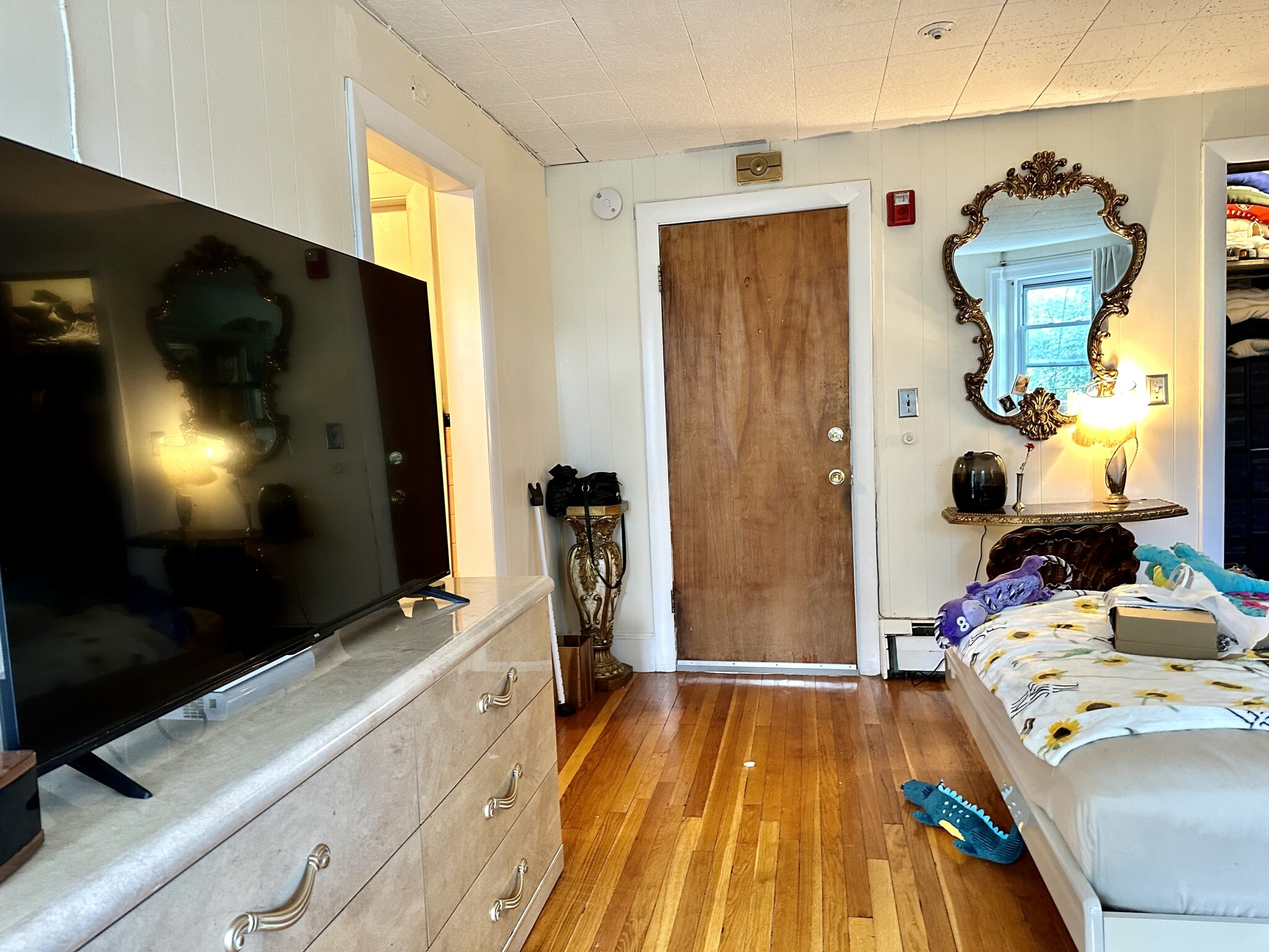 1063 Beacon St, Longwood