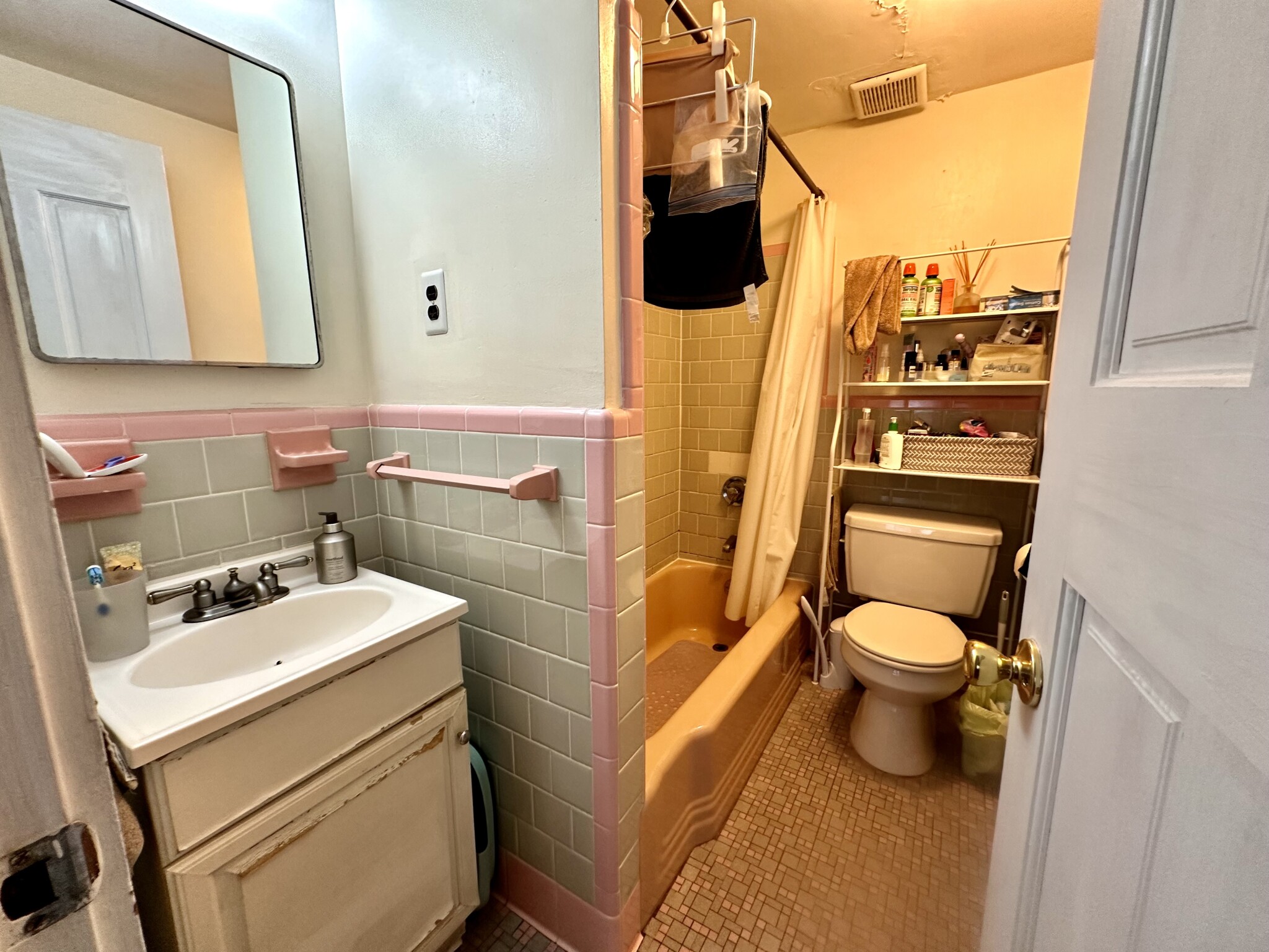 1069 Beacon St, Longwood