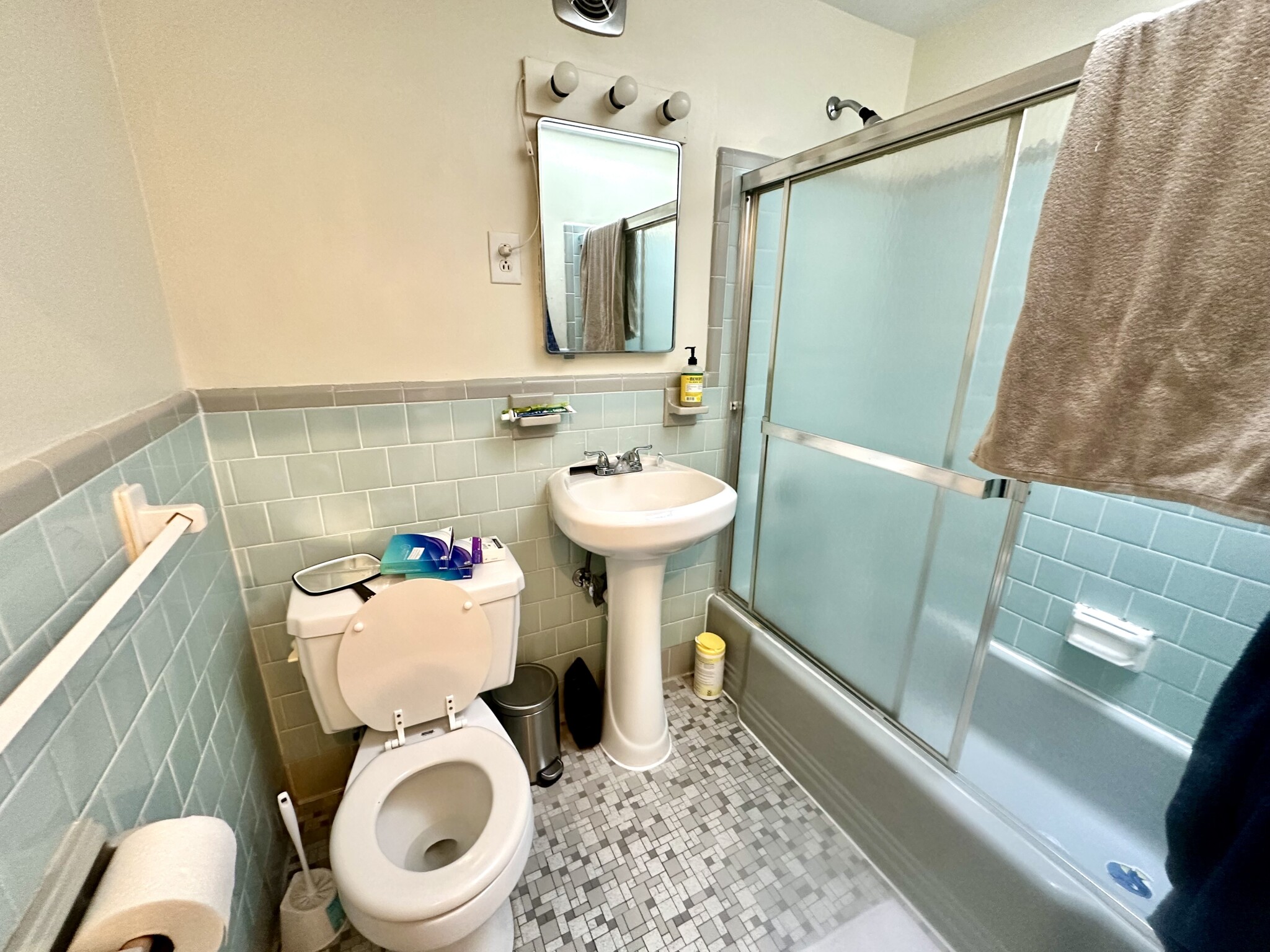 1071 Beacon St, Longwood