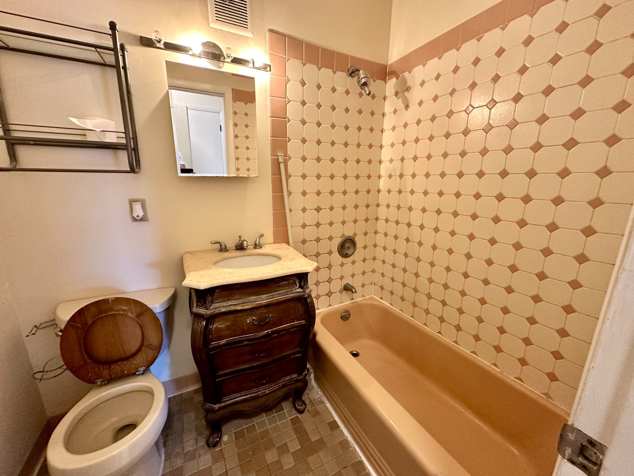 922 Beacon St, Fenway