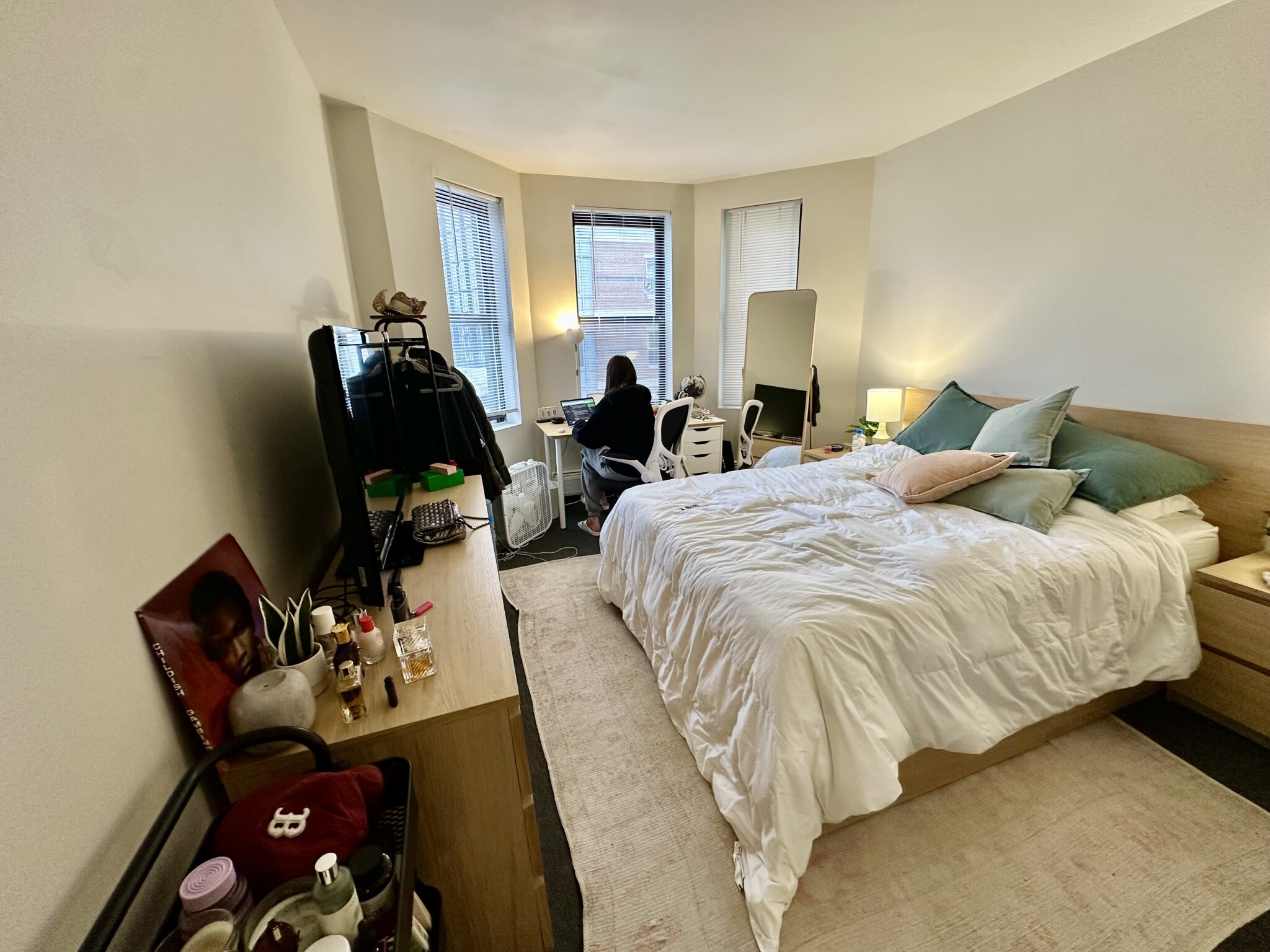 833 Beacon St, Fenway