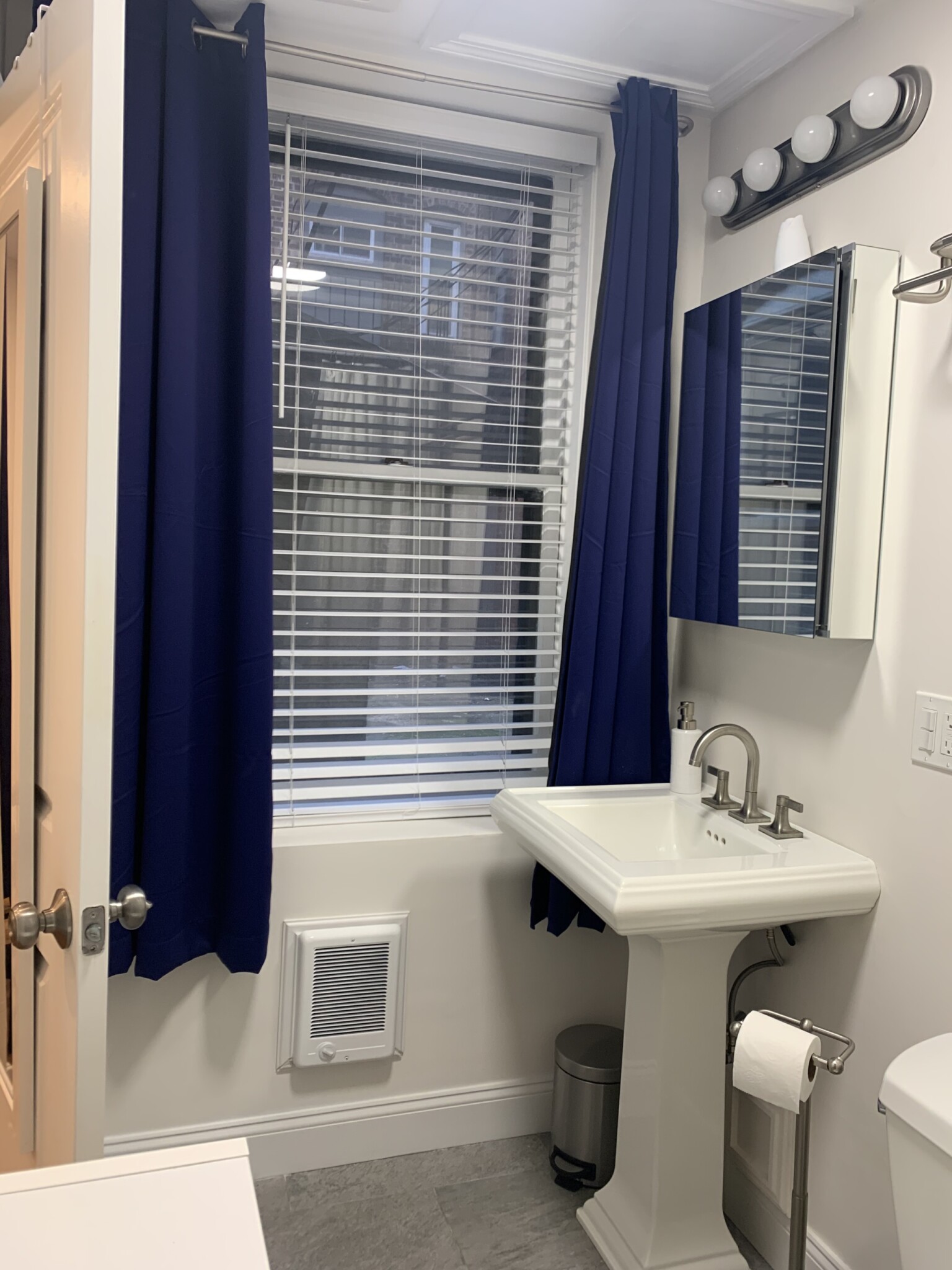 92 West Cedar, Beacon Hill