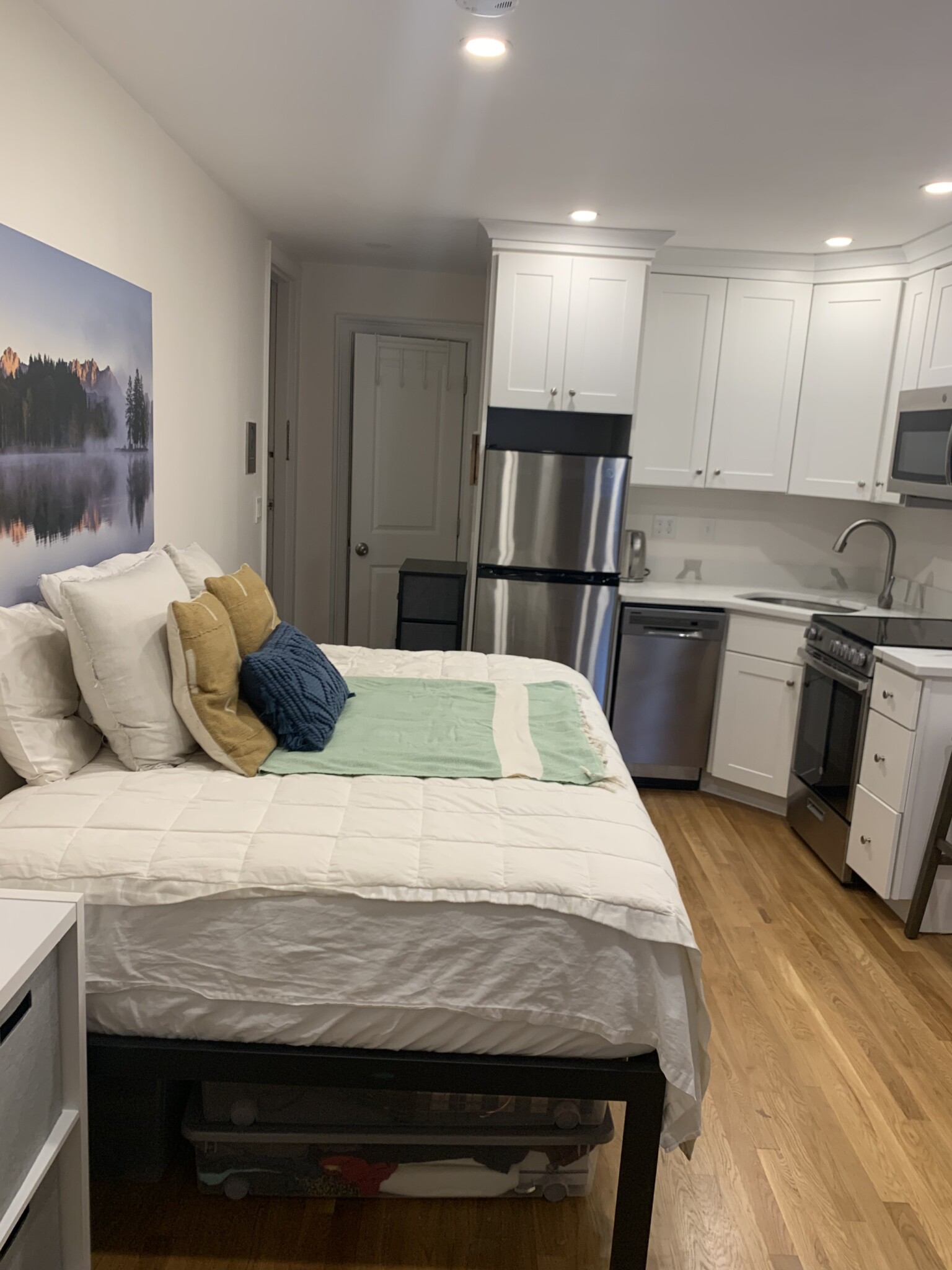 92 West Cedar, Beacon Hill