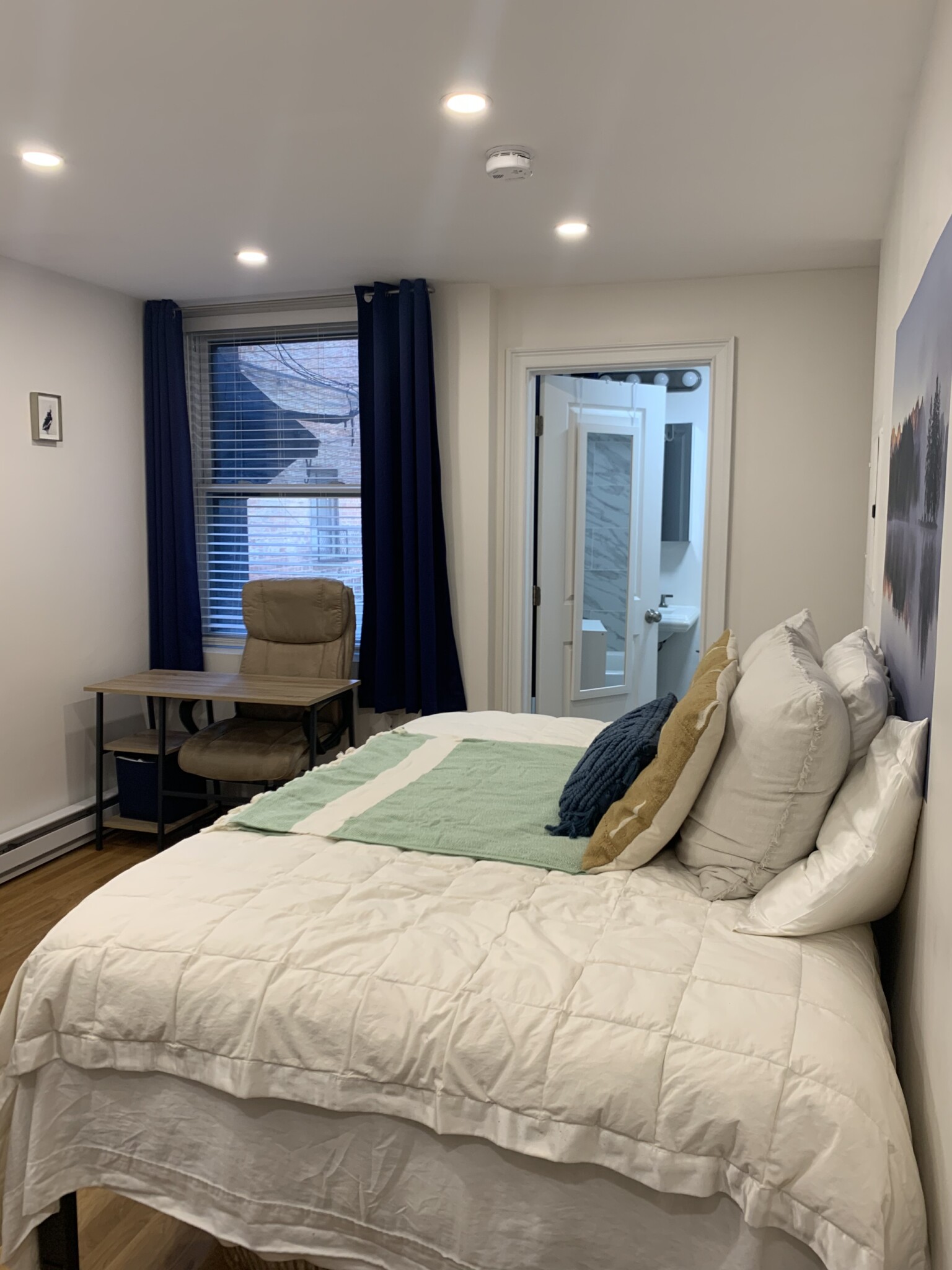 92 West Cedar, Beacon Hill