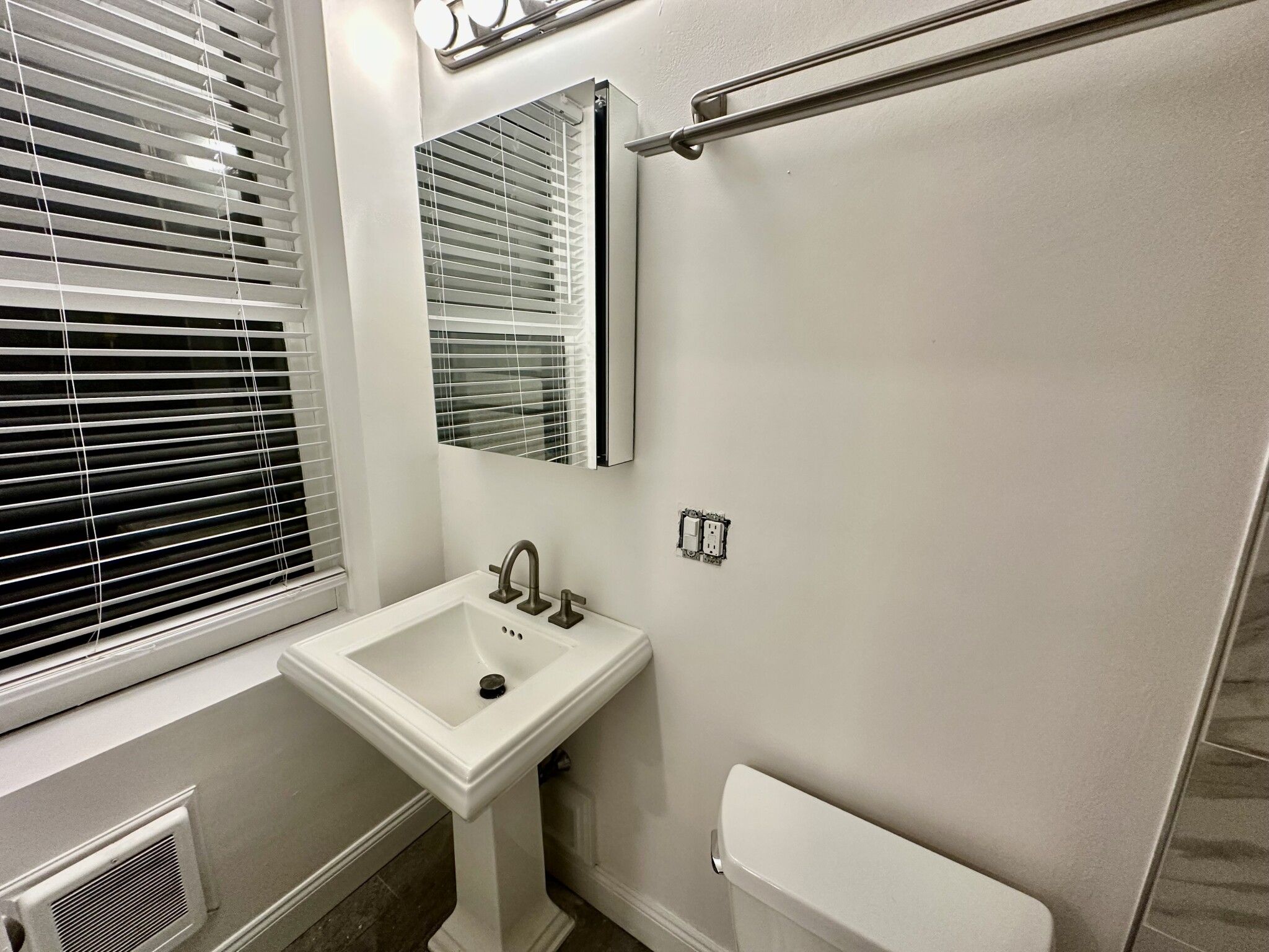 92 West Cedar, Beacon Hill