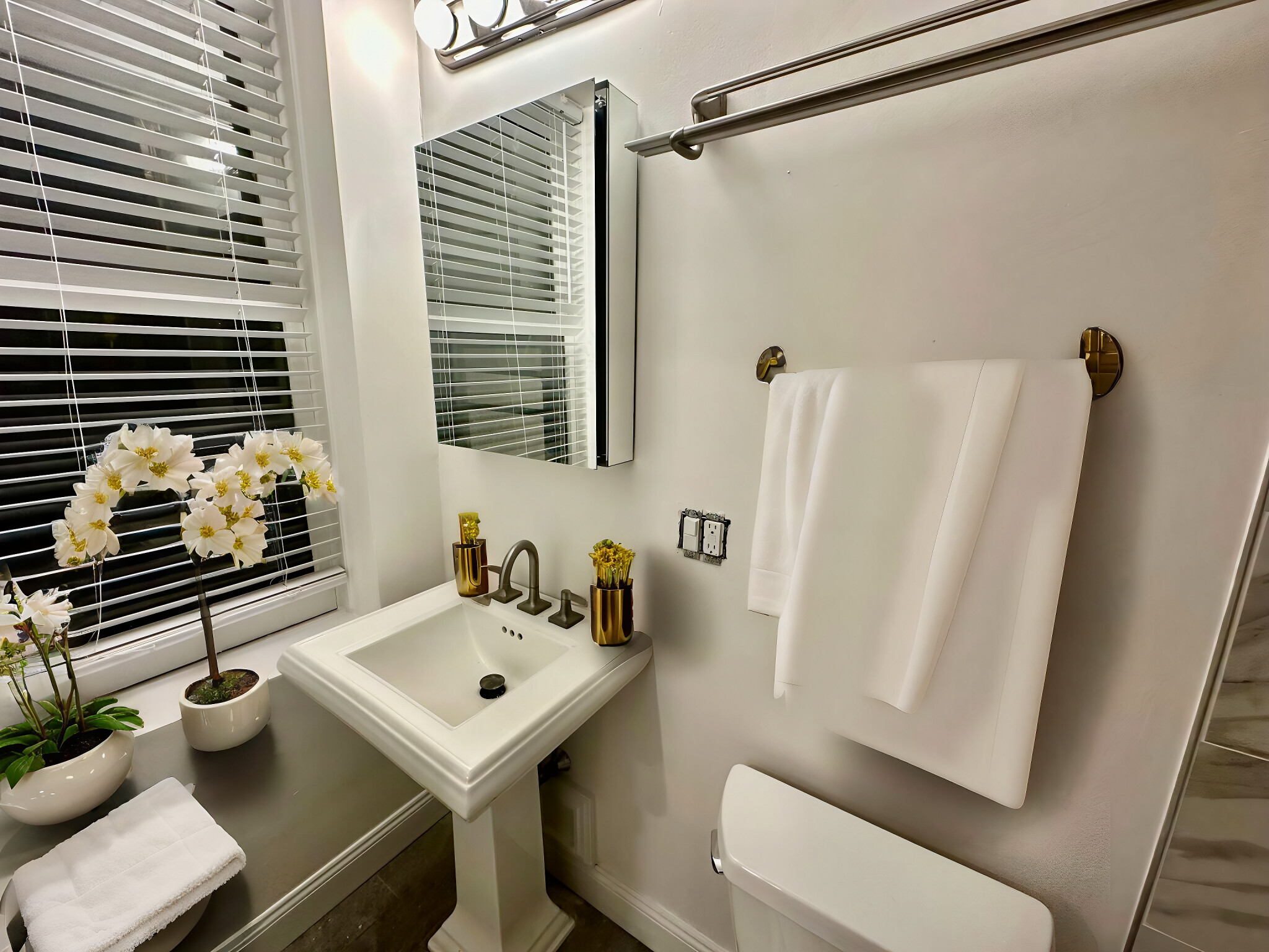 92 West Cedar, Beacon Hill