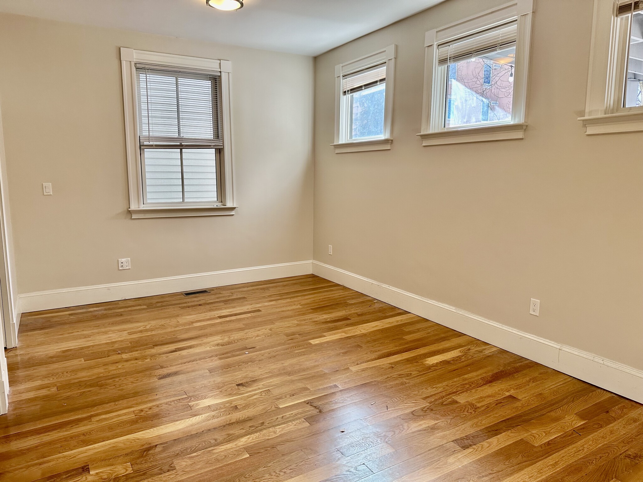 470-472 Green, Central Square