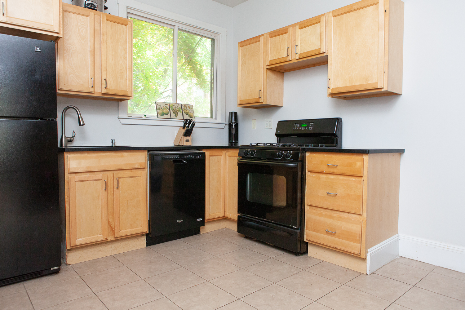 6 bed, 2.5 bath apartment for rent at 1743 Commonwealth Ave Unit House, Brighton — photo 6 of 16