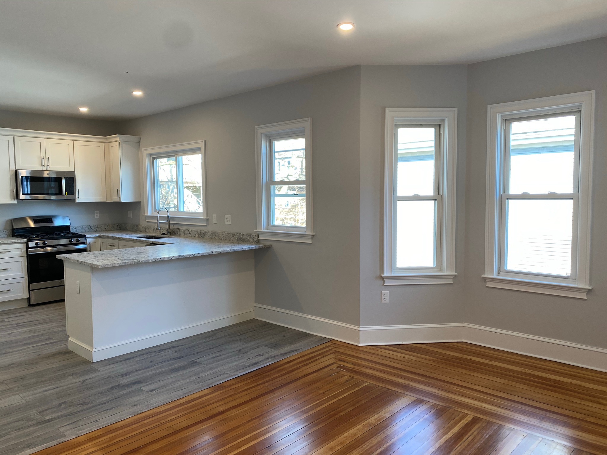 4 bed, 2 bath apartment for rent at 91 Wallingford Rd Unit 2A, Brighton — photo 3 of 17