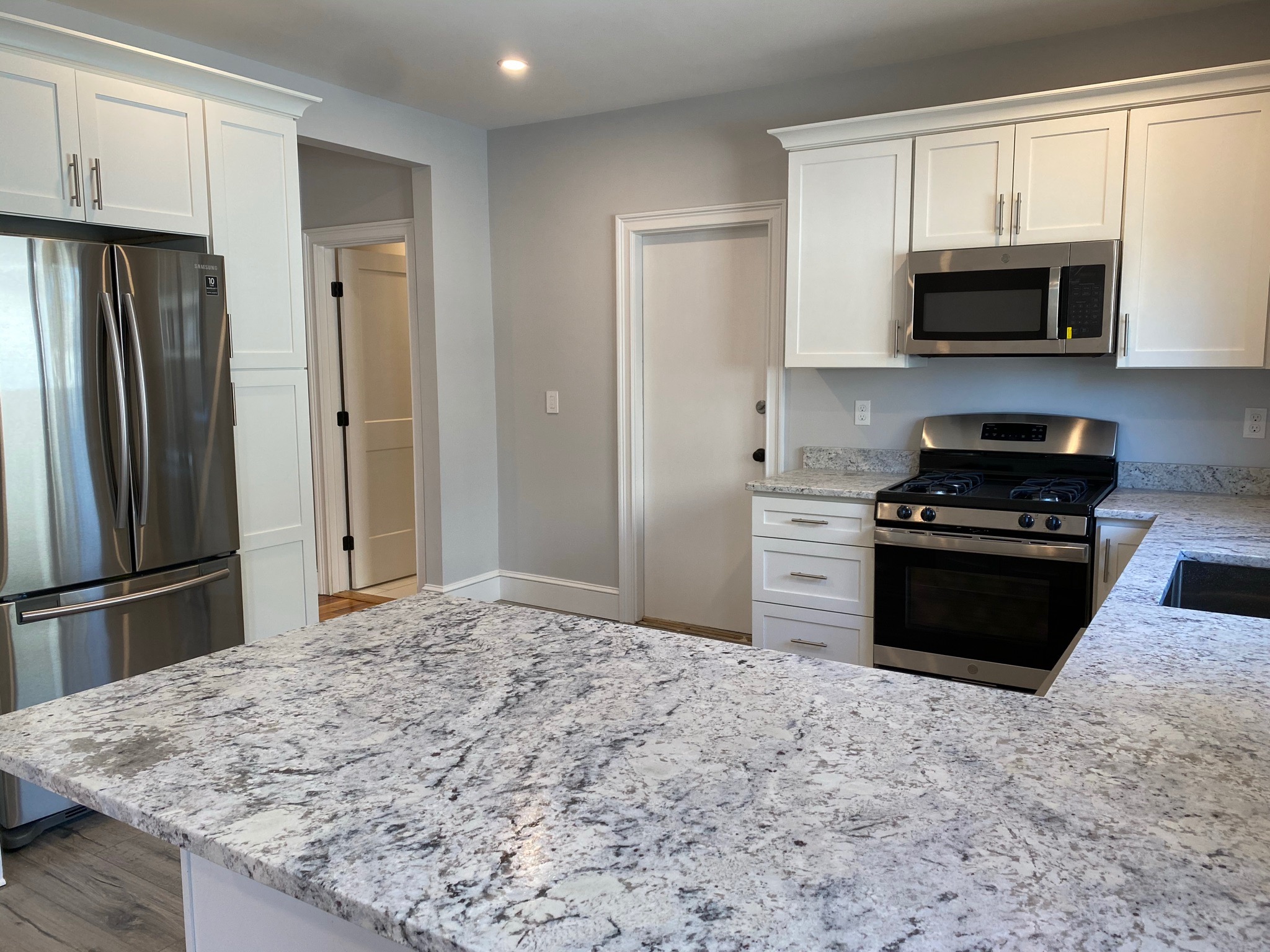 4 bed, 2 bath apartment for rent at 91 Wallingford Rd Unit 2A, Brighton — photo 5 of 17