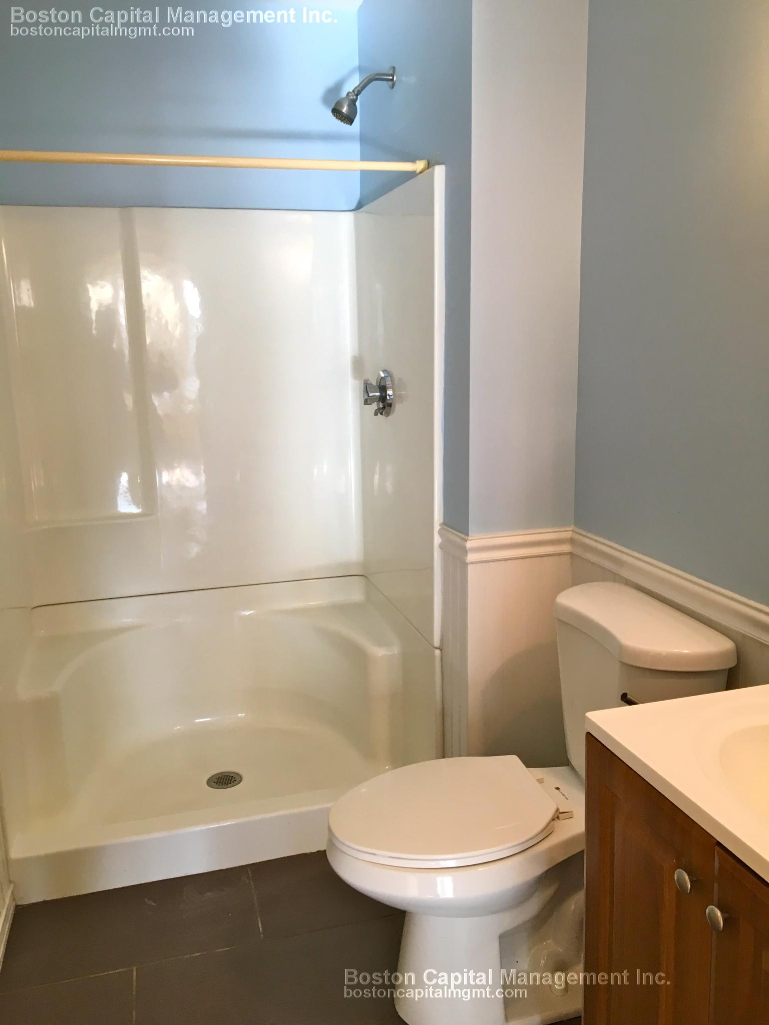 4 bed, 2 bath apartment for rent at 11 Quint Ave Unit 3, Allston — photo 6 of 10