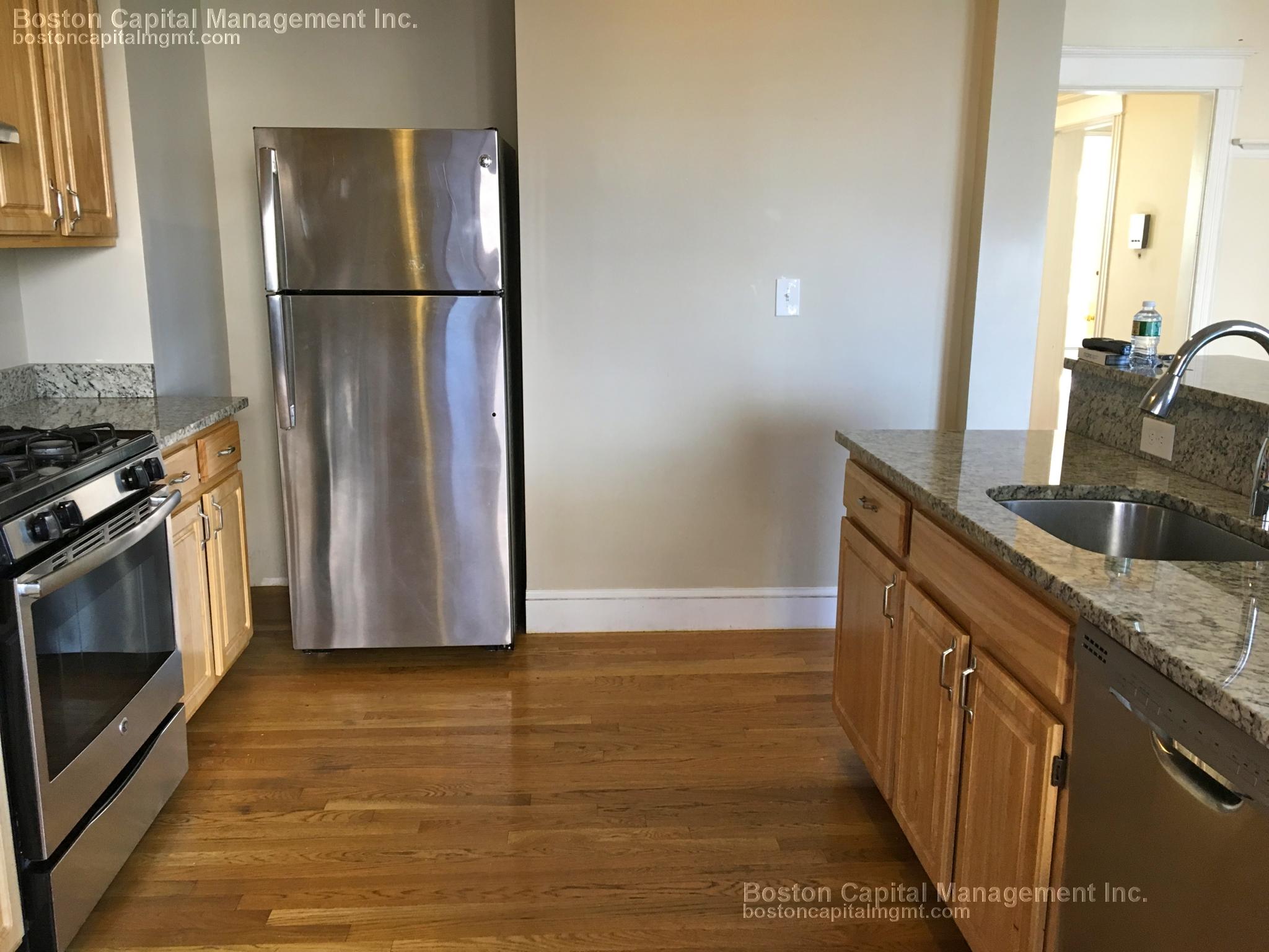 4 bed, 2 bath apartment for rent at 11 Quint Ave Unit 3, Allston — photo 3 of 10