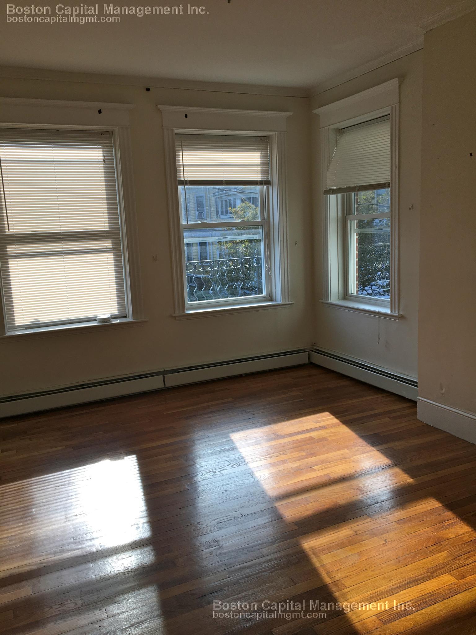4 bed, 2 bath apartment for rent at 11 Quint Ave Unit 3, Allston — photo 9 of 10