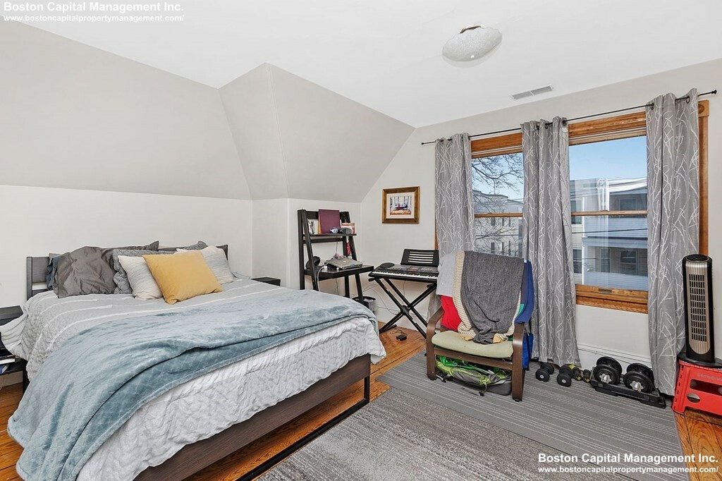 287 Summit Ave, Brighton