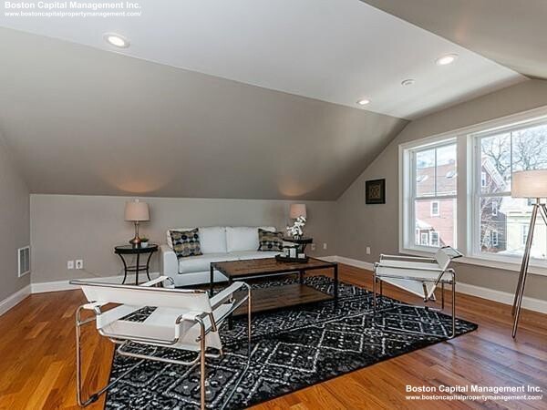 14 Rockview St, Jamaica Plain