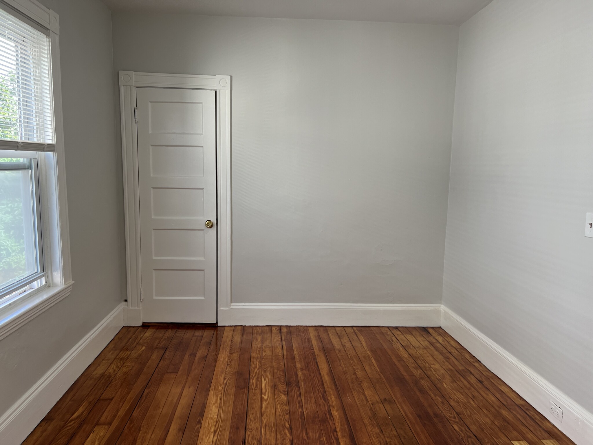 96 Bristol Rd, Medford