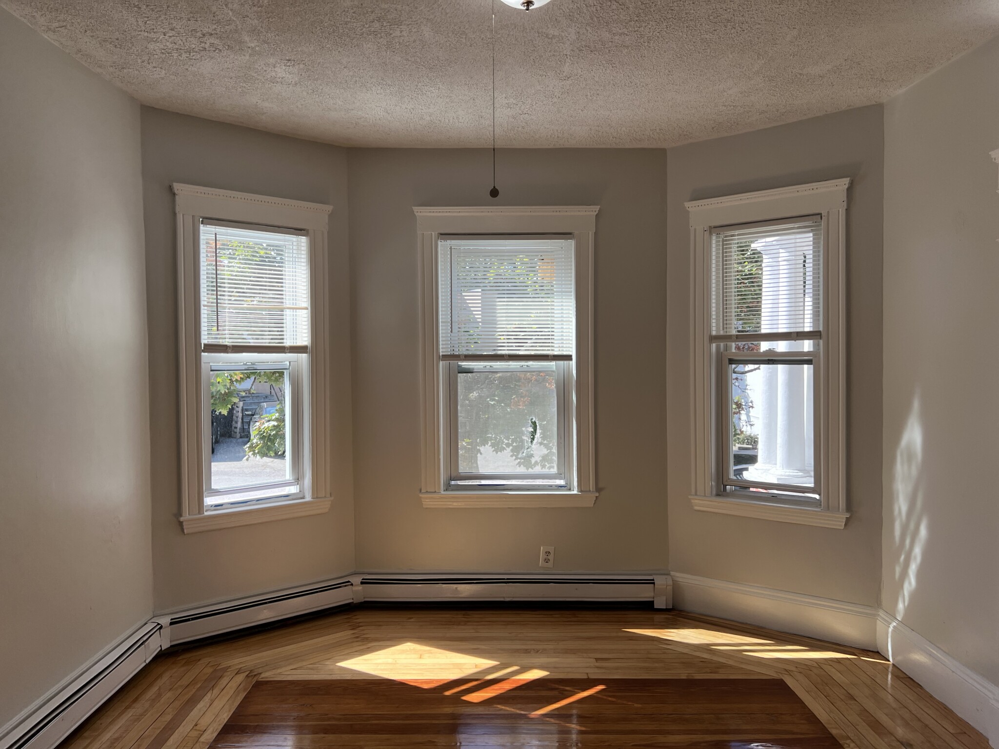 96 Bristol Rd, Medford