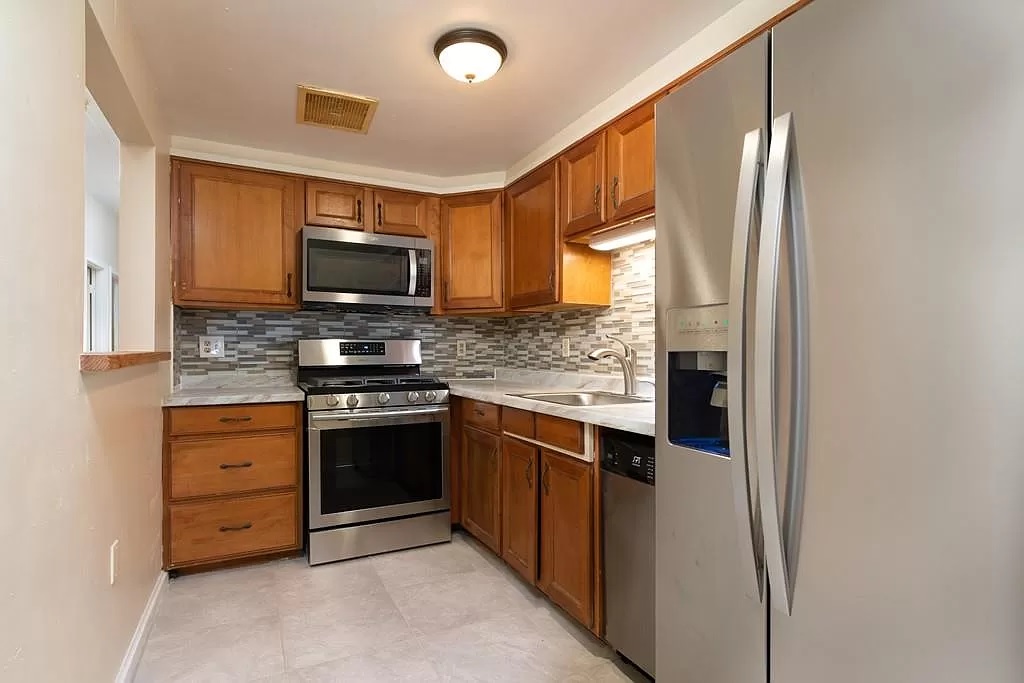 35 Lopez St, Central Square