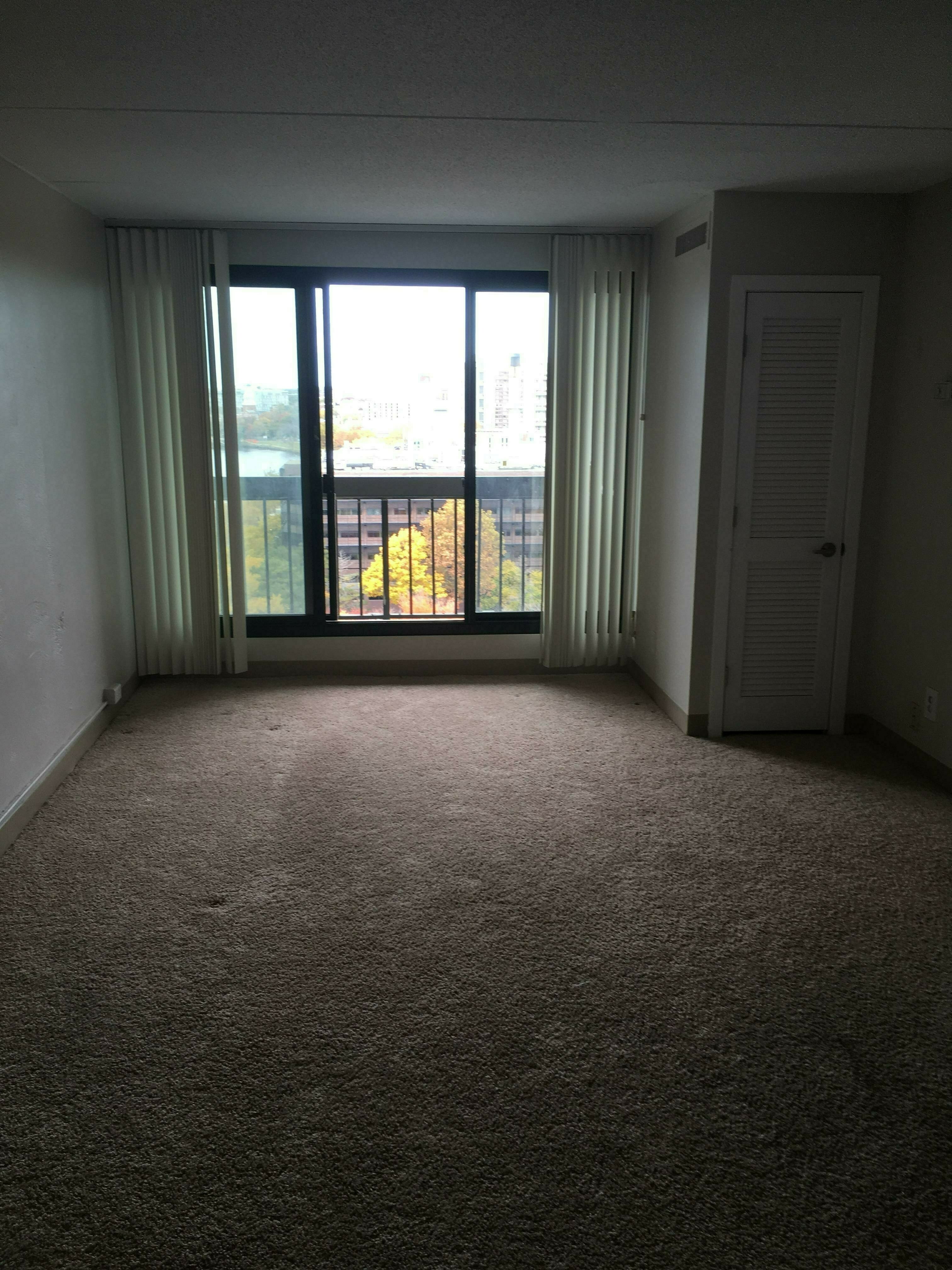 812 Memorial Dr, Central Square