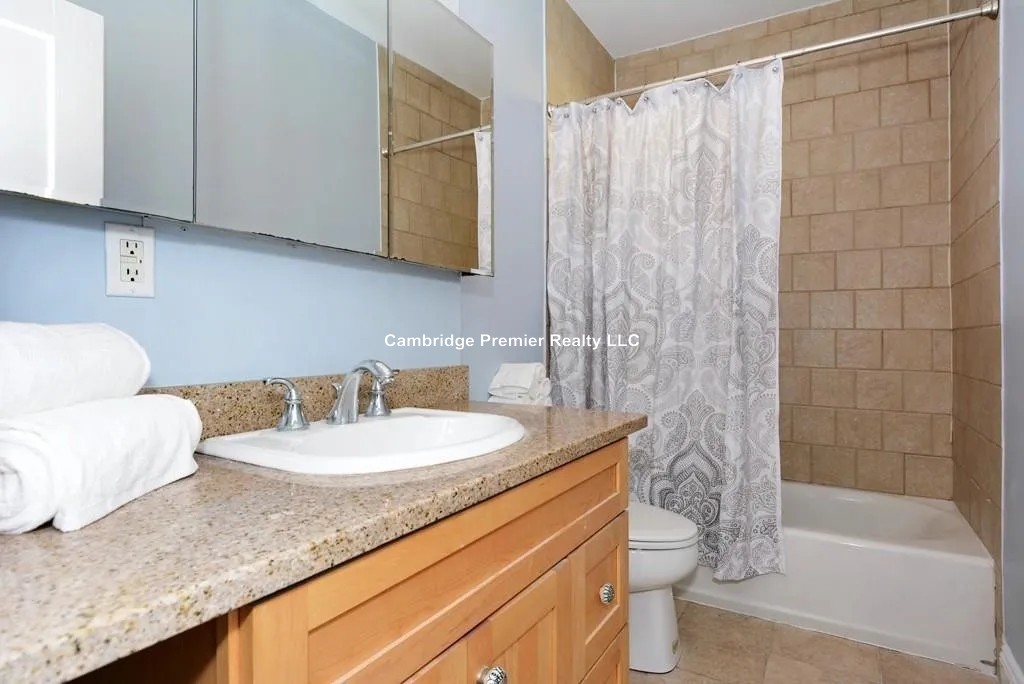 Photos of apartment on Waldo Ave.,Somerville MA 02143