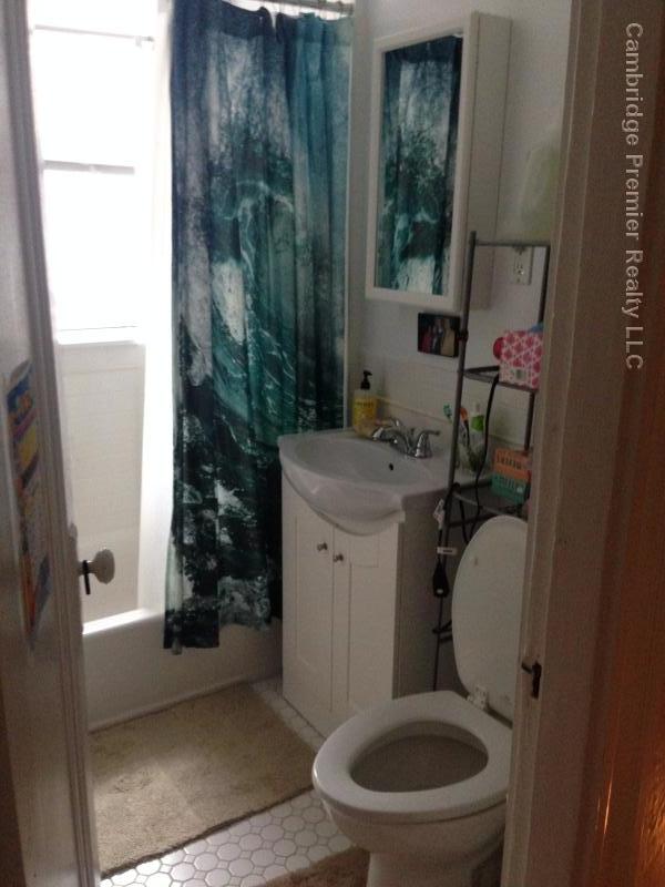 1558 Massachusetts Ave, Neighborhood Nine