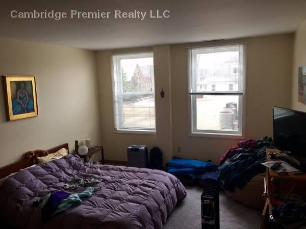 154 Cedar St, Powder House Square