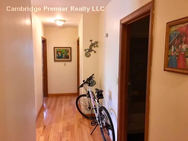 154 Cedar St, Powder House Square