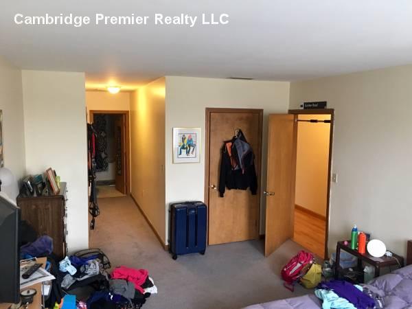 154 Cedar St, Powder House Square