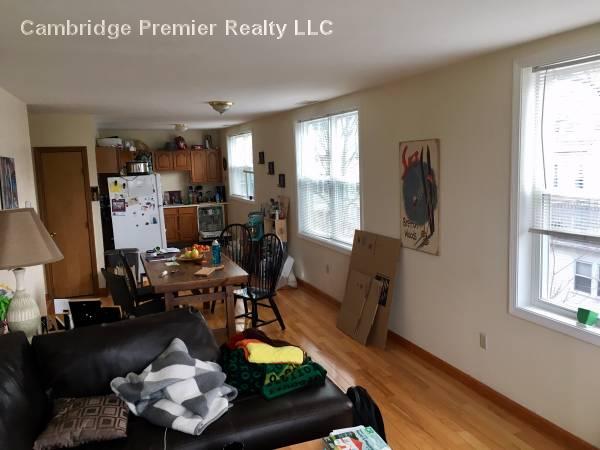 154 Cedar St, Powder House Square